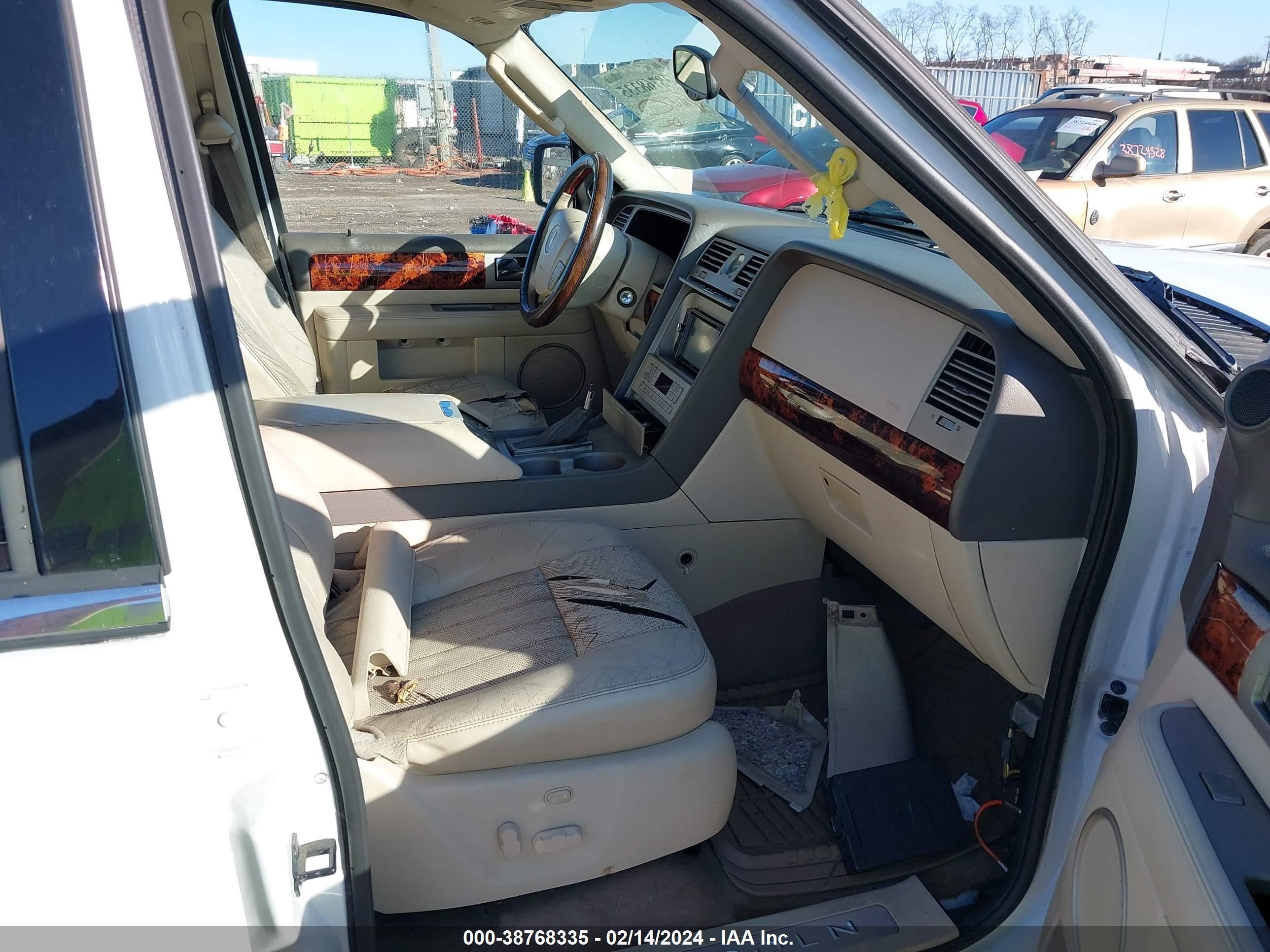 Photo 4 VIN: 5LMFU27R94LJ29110 - LINCOLN NAVIGATOR 