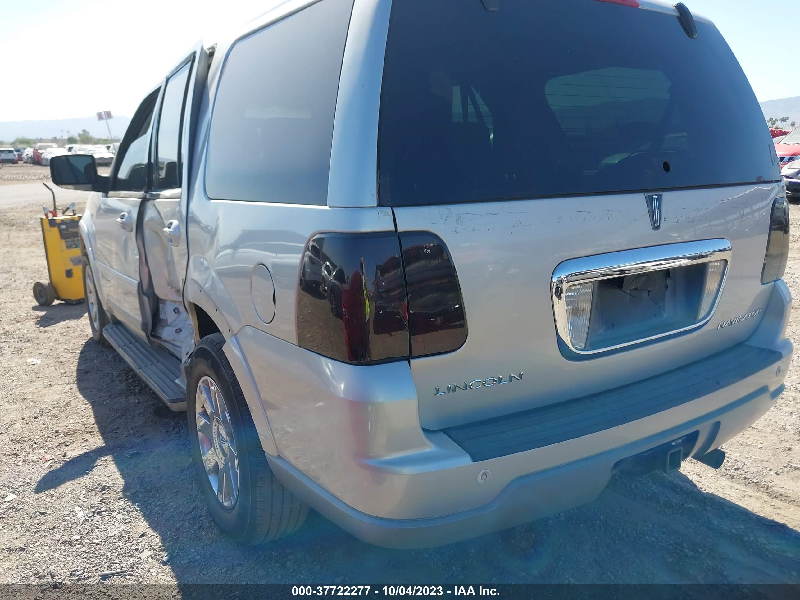 Photo 2 VIN: 5LMFU27R94LJ39183 - LINCOLN NAVIGATOR 