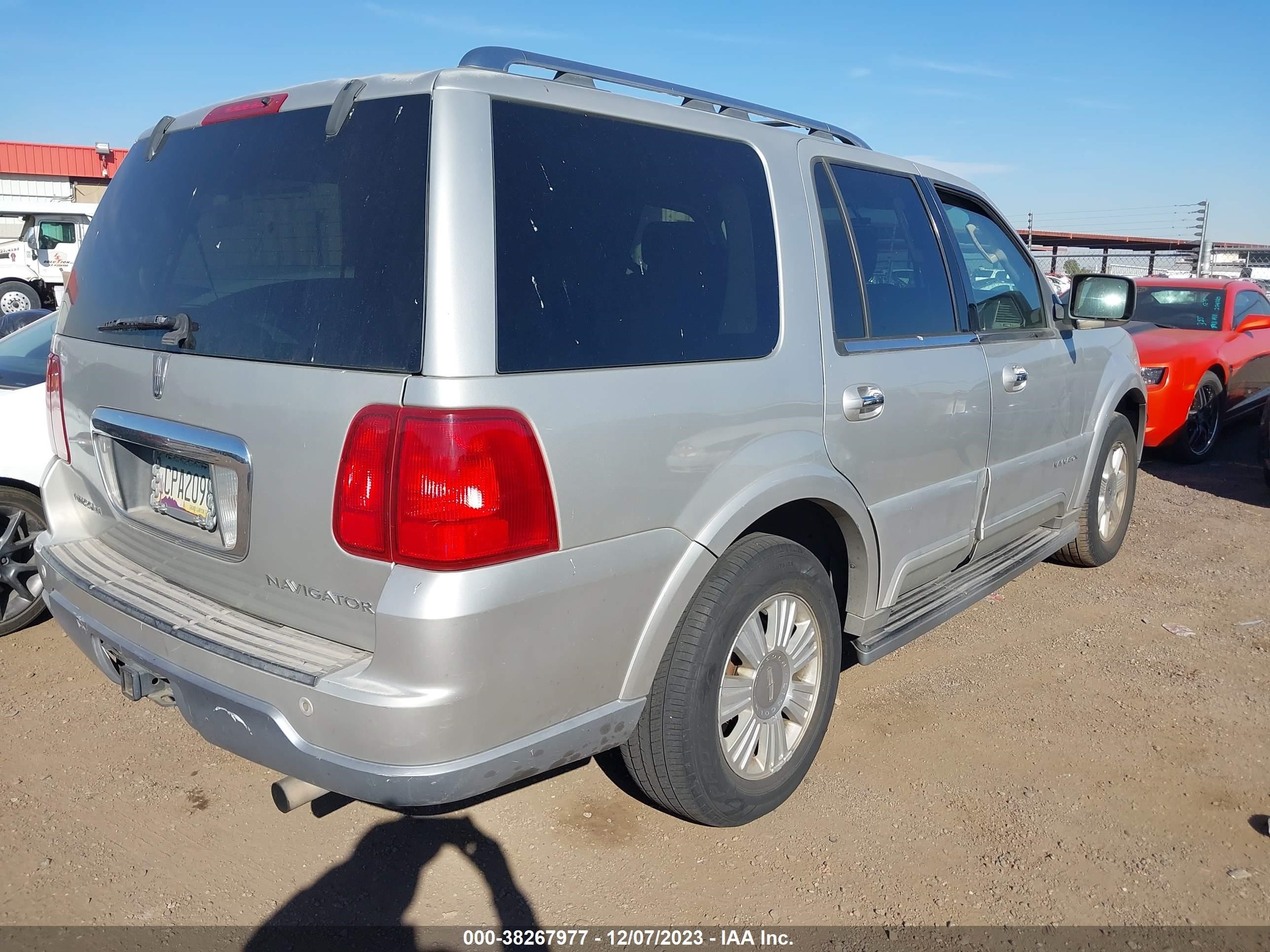 Photo 3 VIN: 5LMFU27RX3LJ42401 - LINCOLN NAVIGATOR 