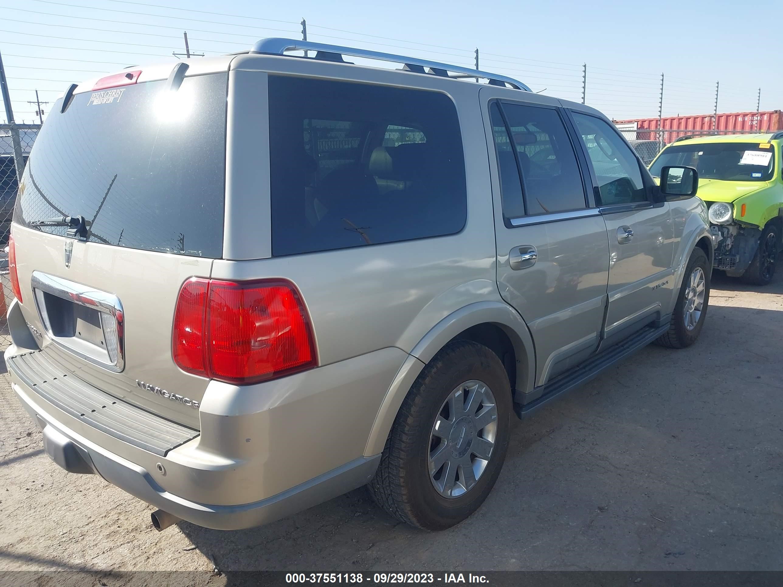 Photo 3 VIN: 5LMFU27RX4LJ26250 - LINCOLN NAVIGATOR 