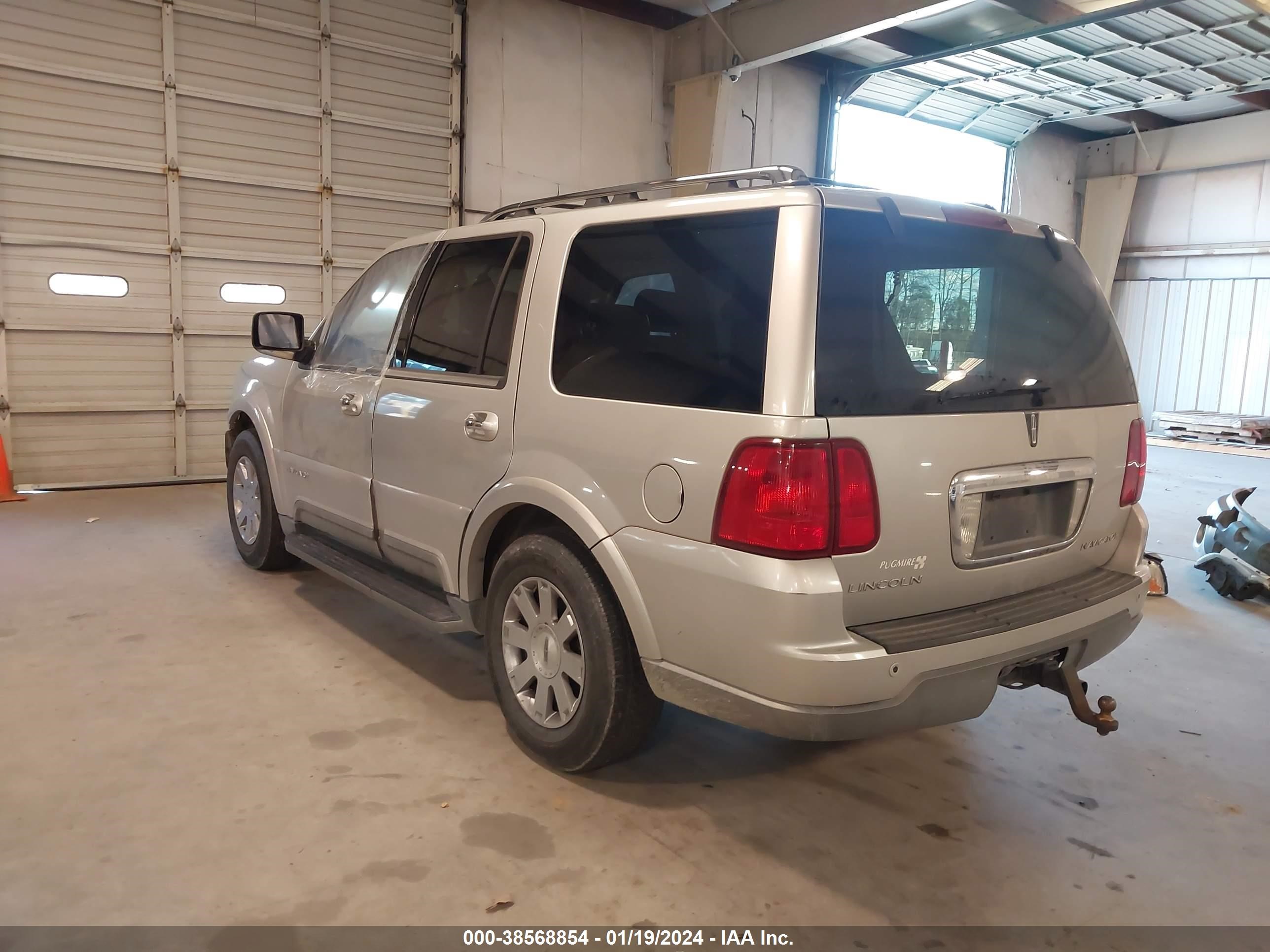 Photo 2 VIN: 5LMFU27RX4LJ32498 - LINCOLN NAVIGATOR 