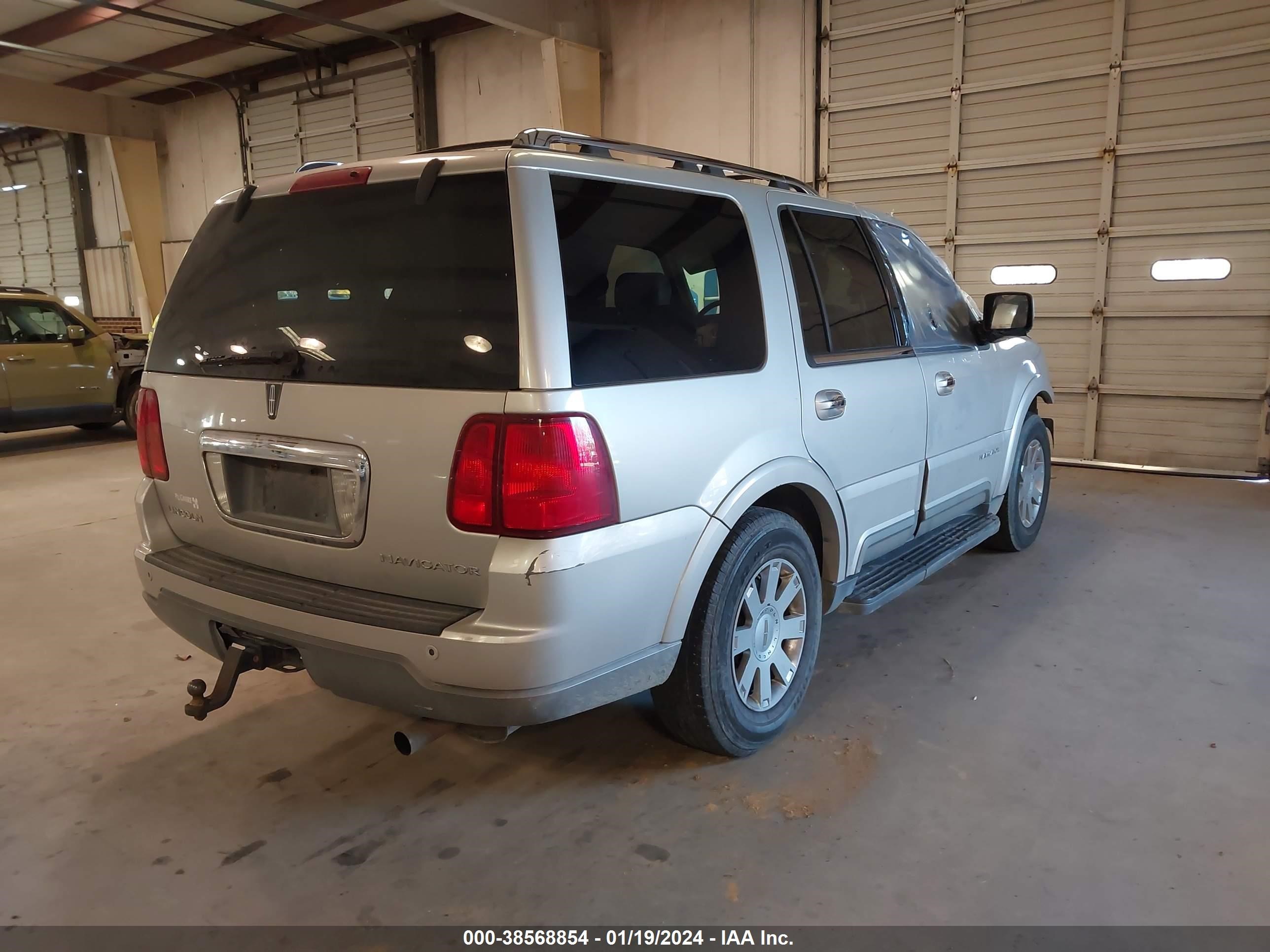 Photo 3 VIN: 5LMFU27RX4LJ32498 - LINCOLN NAVIGATOR 