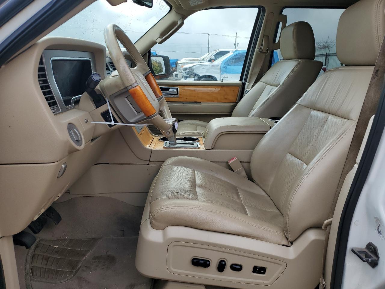 Photo 6 VIN: 5LMFU28508LJ16070 - LINCOLN NAVIGATOR 