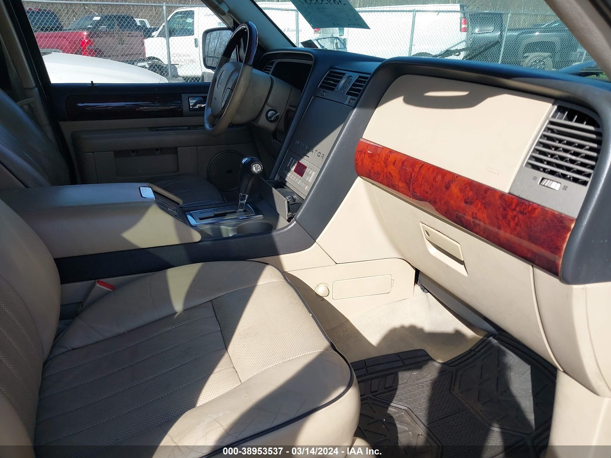 Photo 4 VIN: 5LMFU28515LJ13481 - LINCOLN NAVIGATOR 