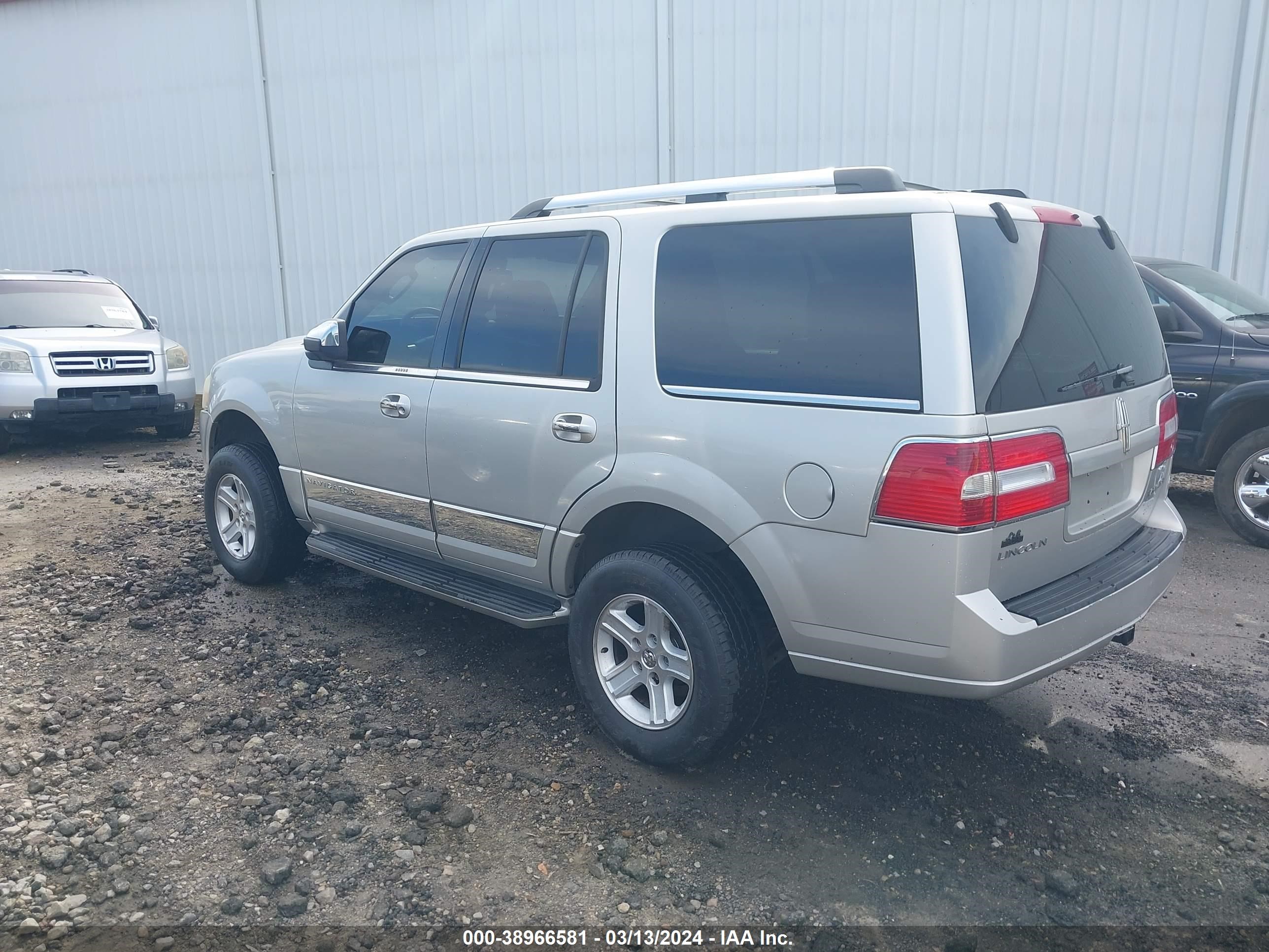 Photo 2 VIN: 5LMFU28517LJ10924 - LINCOLN NAVIGATOR 