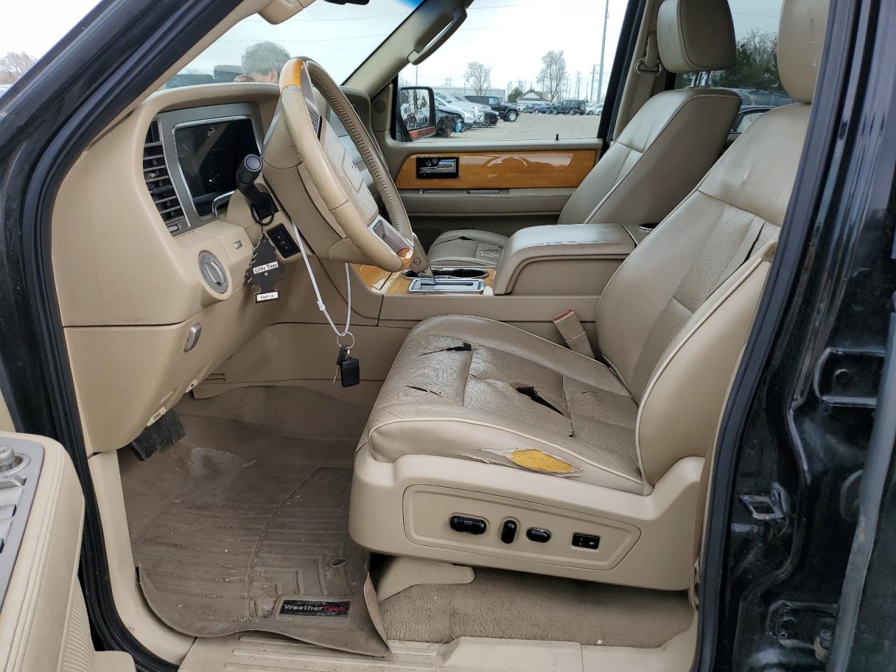 Photo 6 VIN: 5LMFU28527LJ10737 - LINCOLN NAVIGATOR 