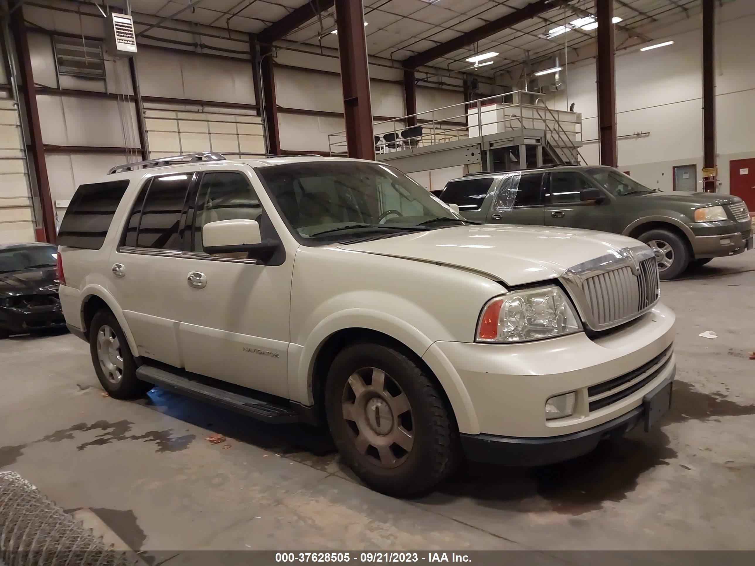 Photo 12 VIN: 5LMFU28536LJ23978 - LINCOLN NAVIGATOR 