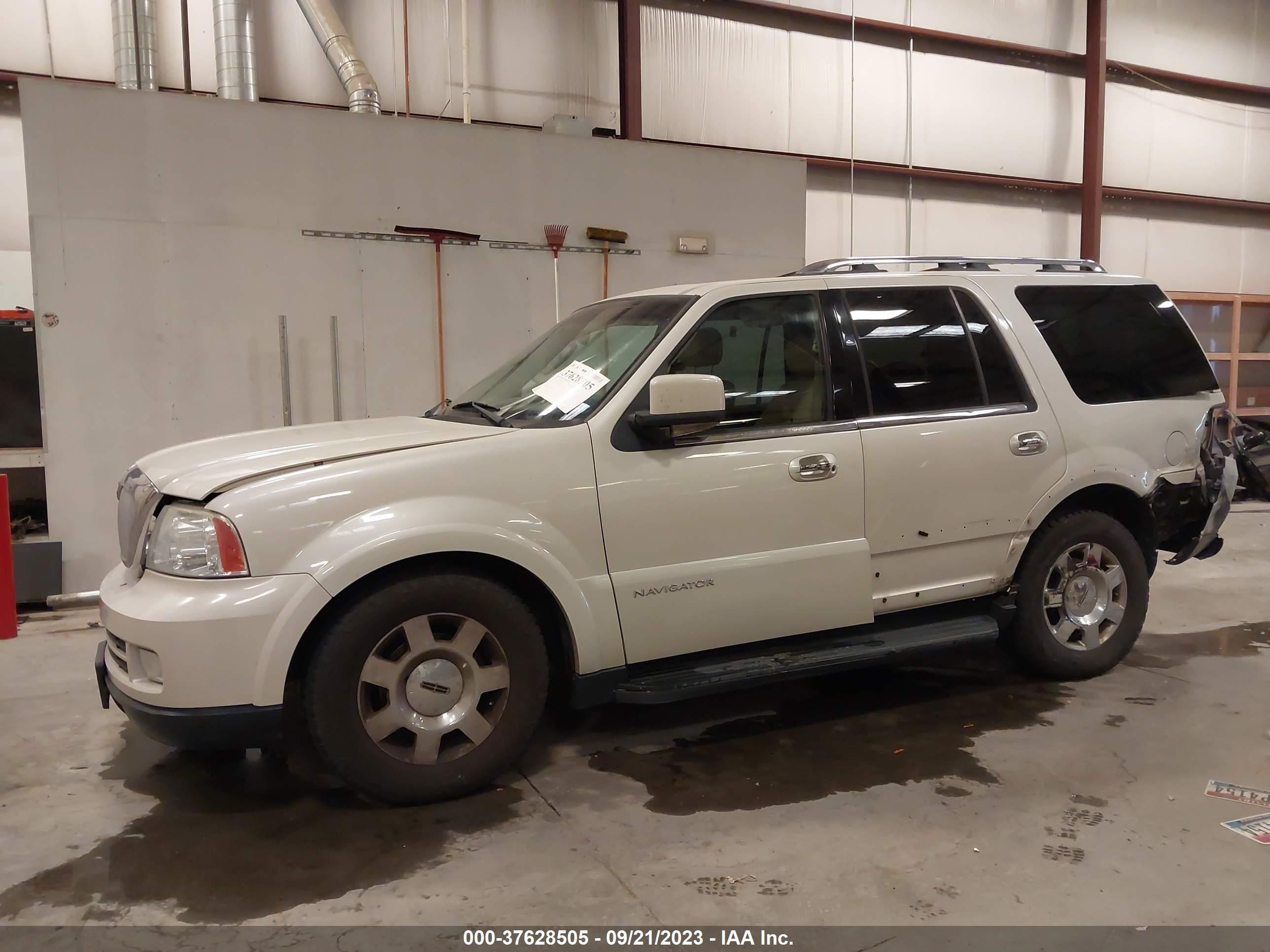 Photo 13 VIN: 5LMFU28536LJ23978 - LINCOLN NAVIGATOR 