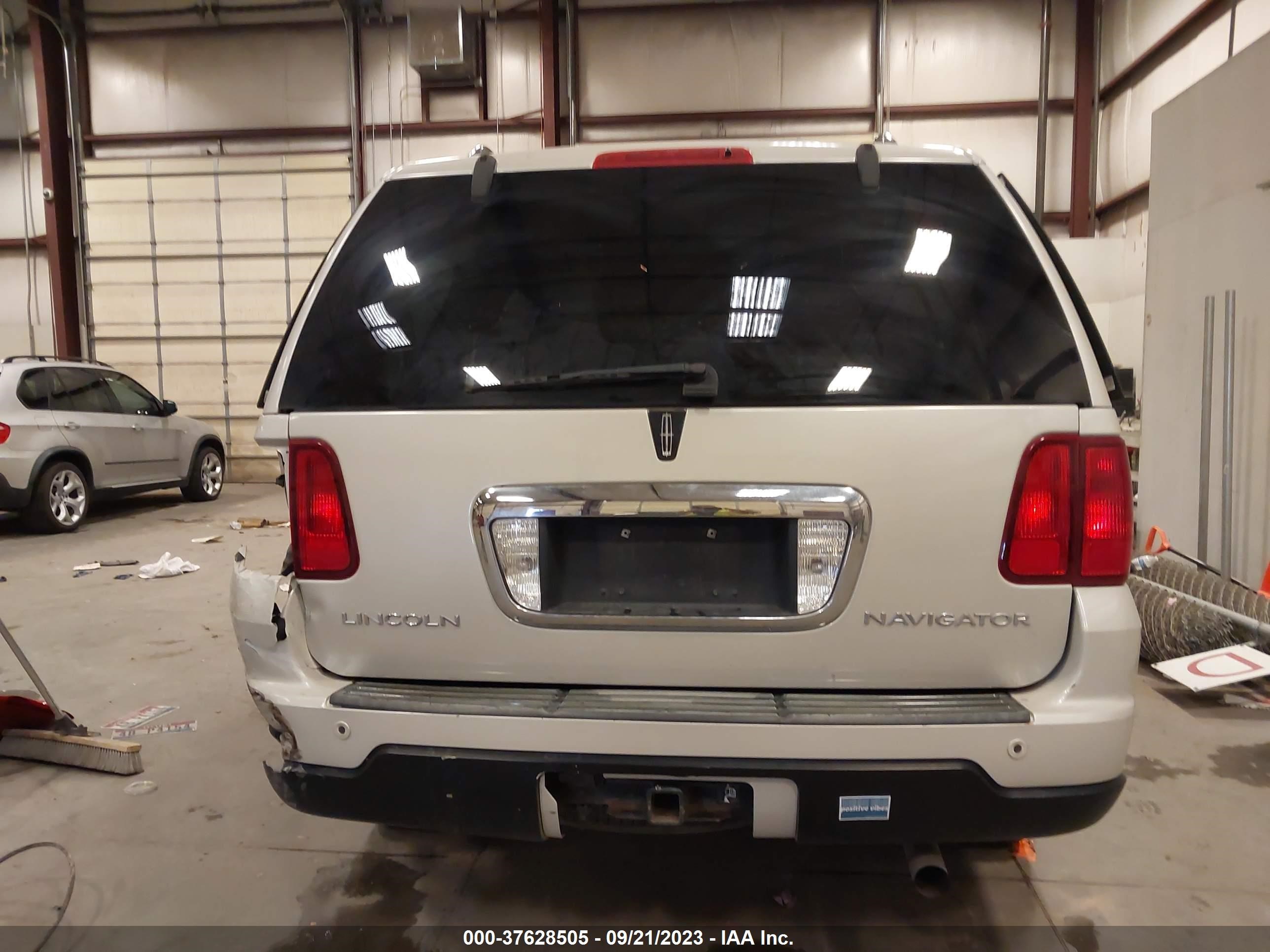 Photo 15 VIN: 5LMFU28536LJ23978 - LINCOLN NAVIGATOR 