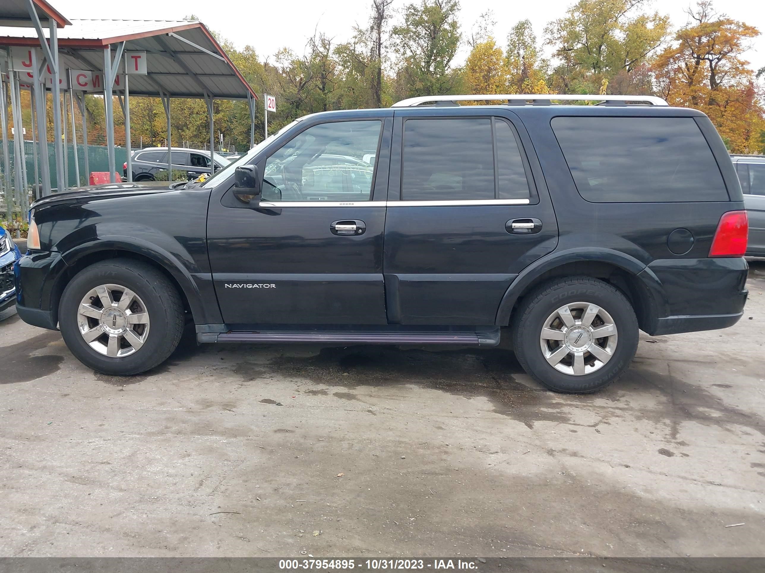 Photo 13 VIN: 5LMFU28536LJ28825 - LINCOLN NAVIGATOR 