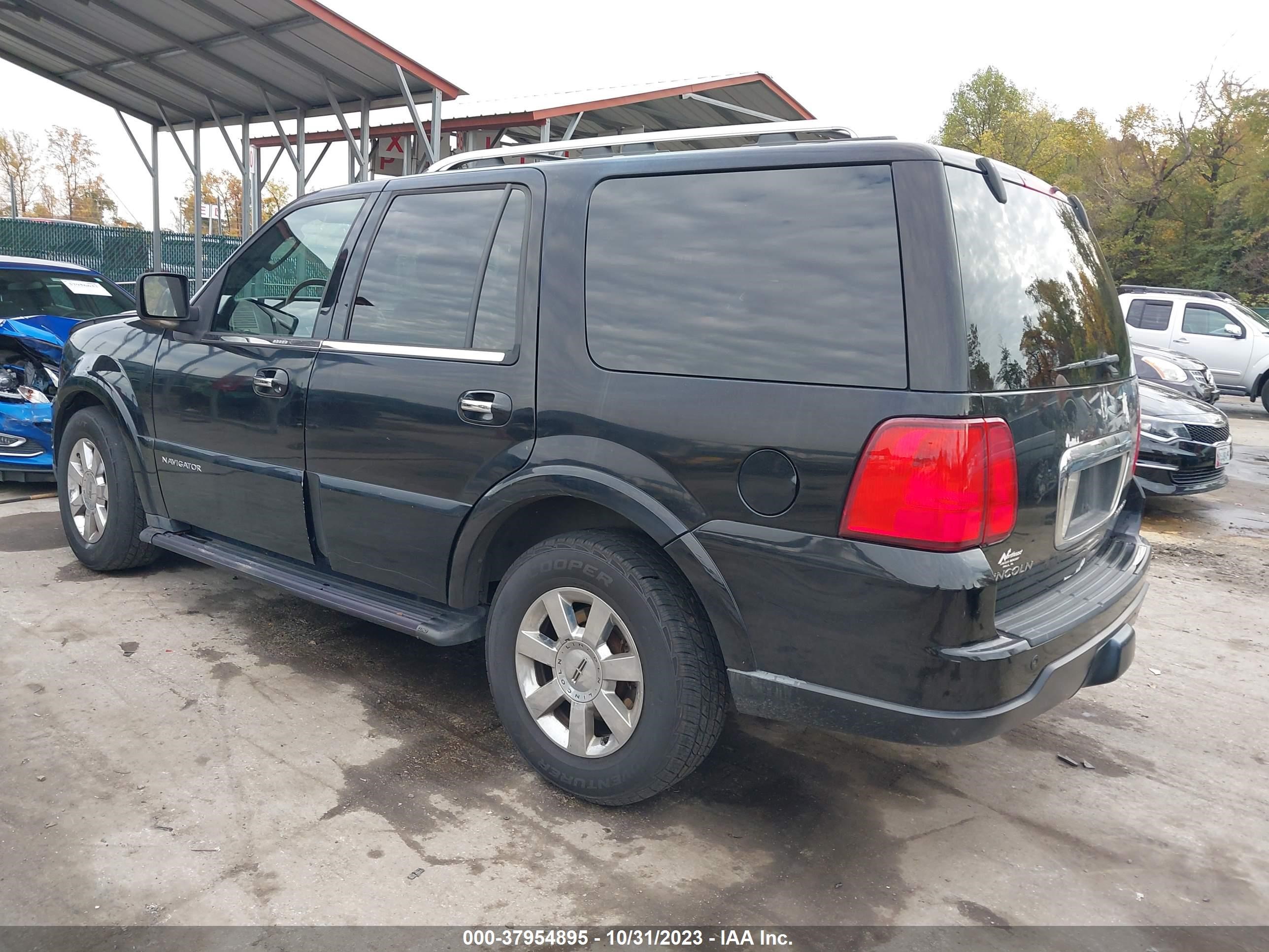 Photo 2 VIN: 5LMFU28536LJ28825 - LINCOLN NAVIGATOR 