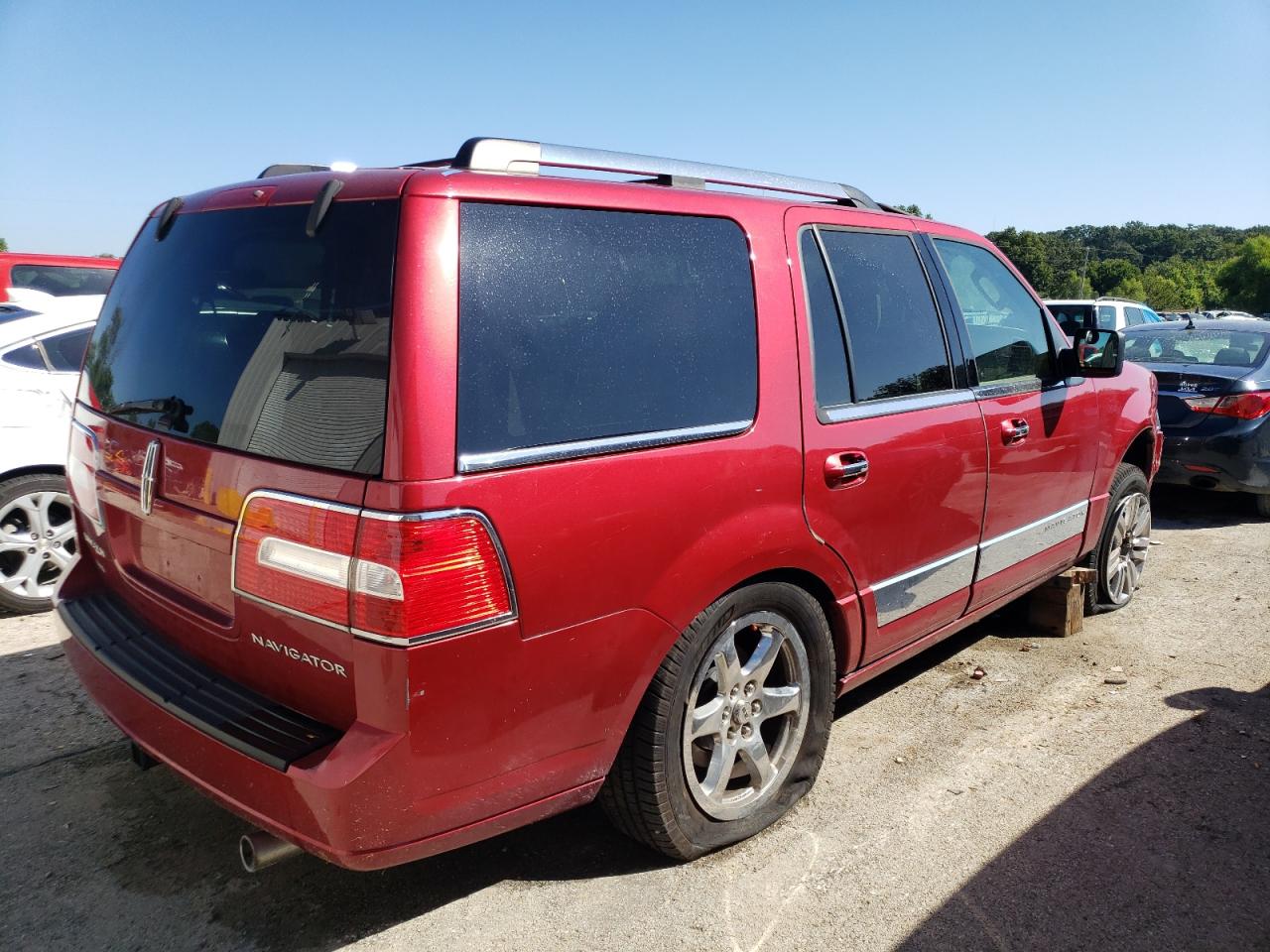 Photo 2 VIN: 5LMFU28537LJ10472 - LINCOLN NAVIGATOR 