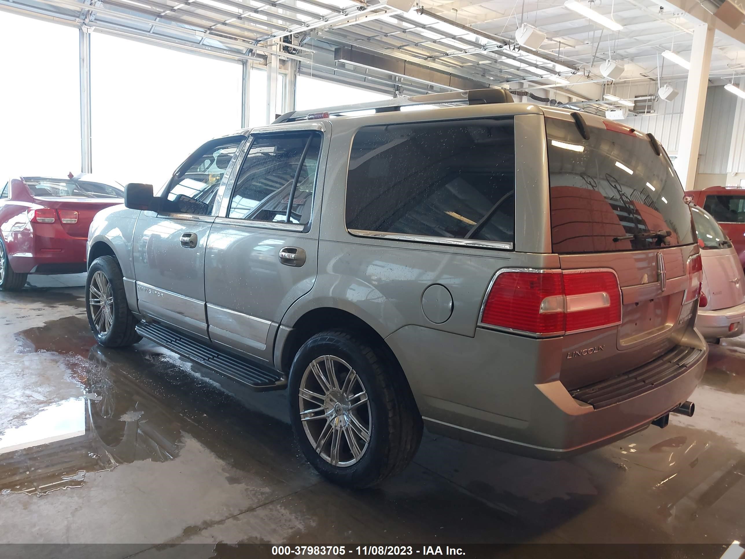 Photo 2 VIN: 5LMFU28548LJ10322 - LINCOLN NAVIGATOR 