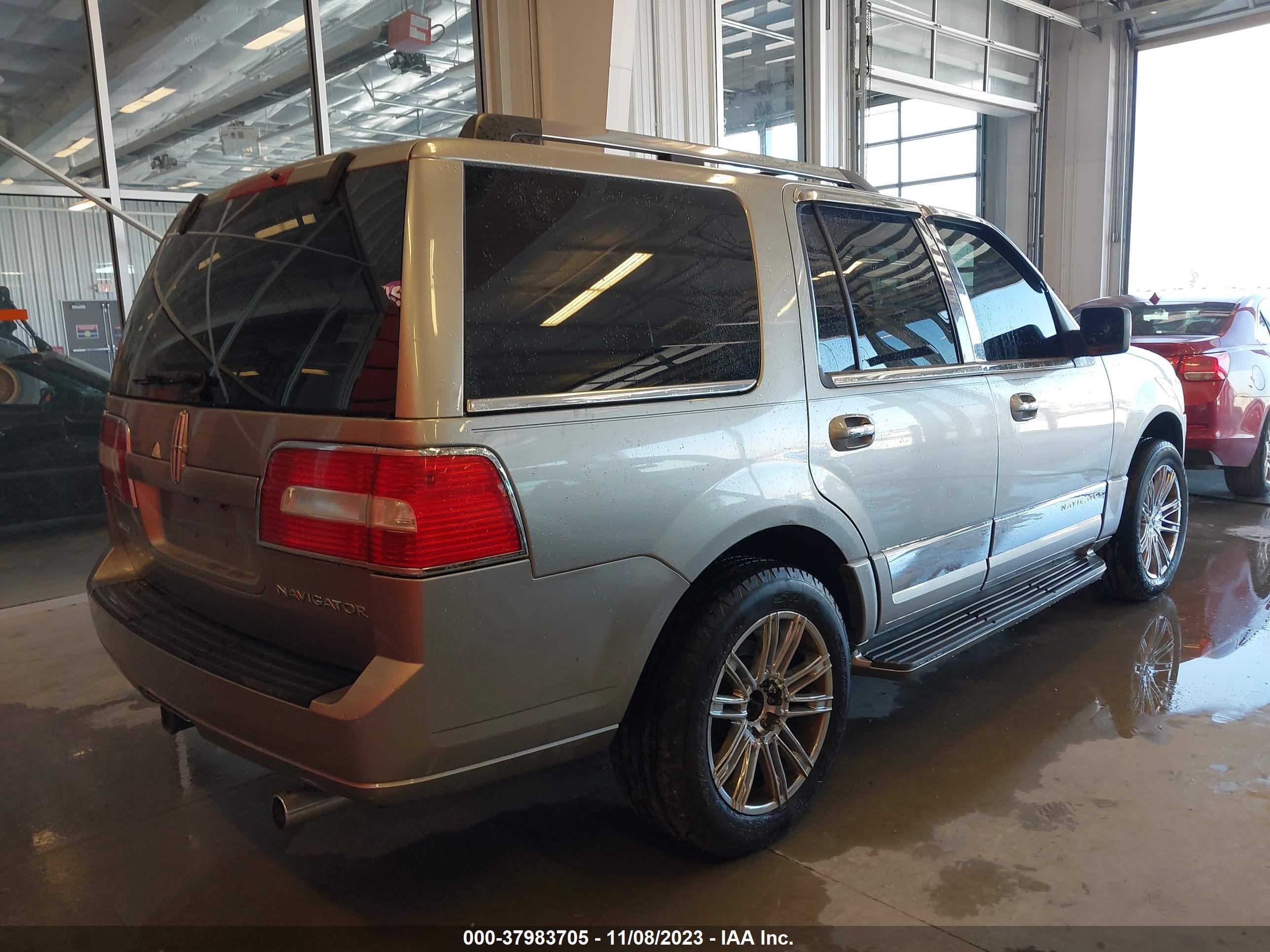 Photo 3 VIN: 5LMFU28548LJ10322 - LINCOLN NAVIGATOR 