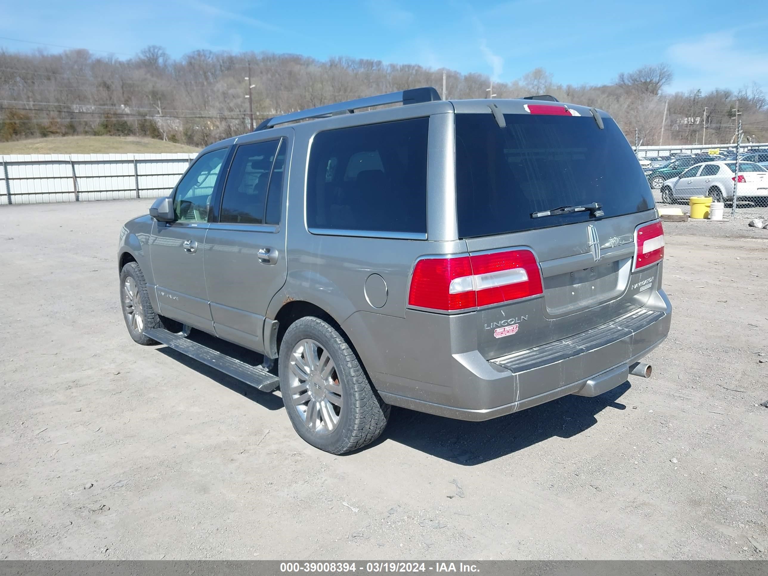 Photo 2 VIN: 5LMFU28548LJ16542 - LINCOLN NAVIGATOR 