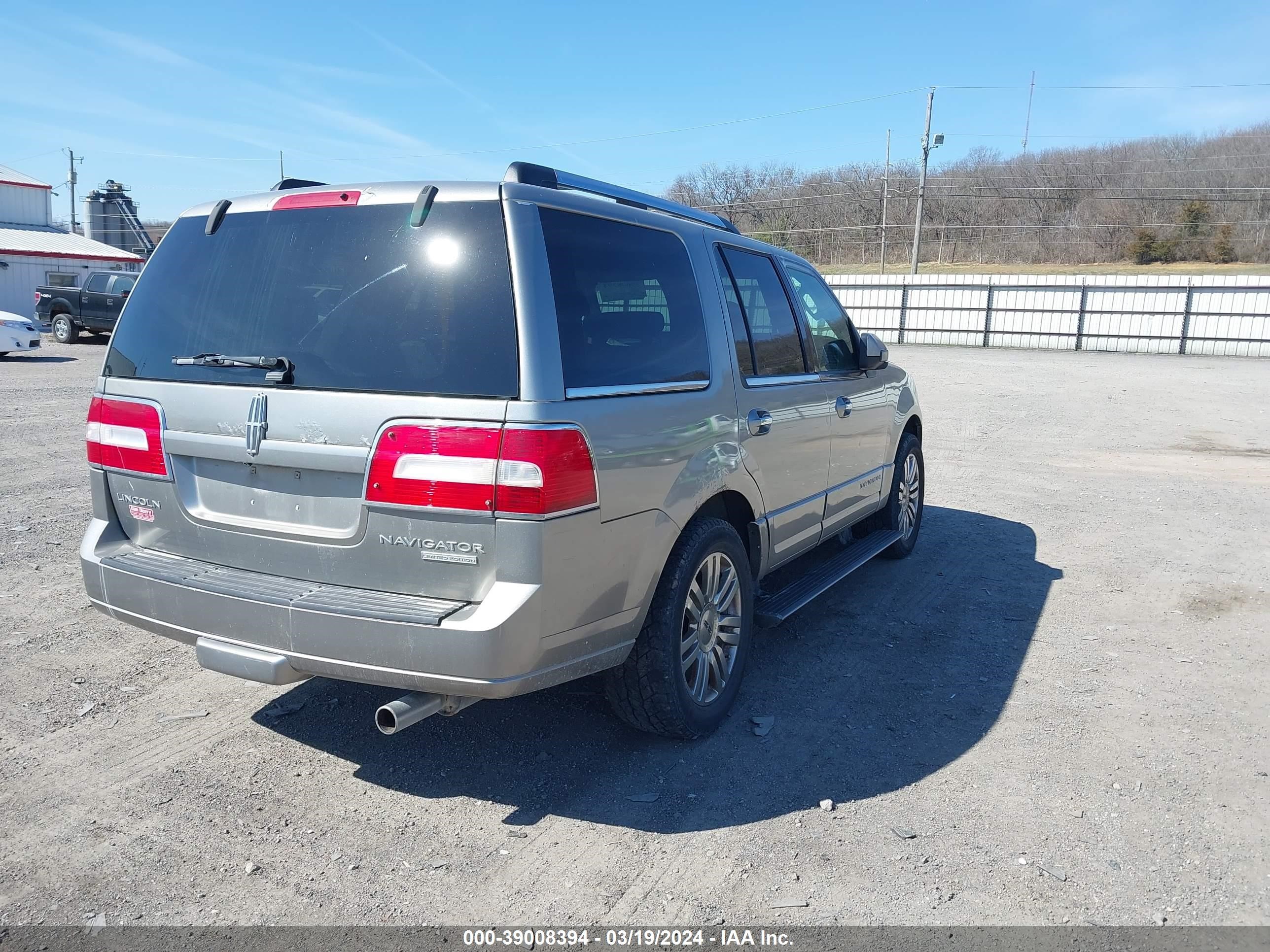 Photo 3 VIN: 5LMFU28548LJ16542 - LINCOLN NAVIGATOR 