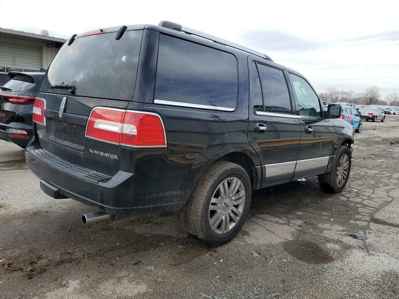 Photo 2 VIN: 5LMFU28557LJ11168 - LINCOLN NAVIGATOR 