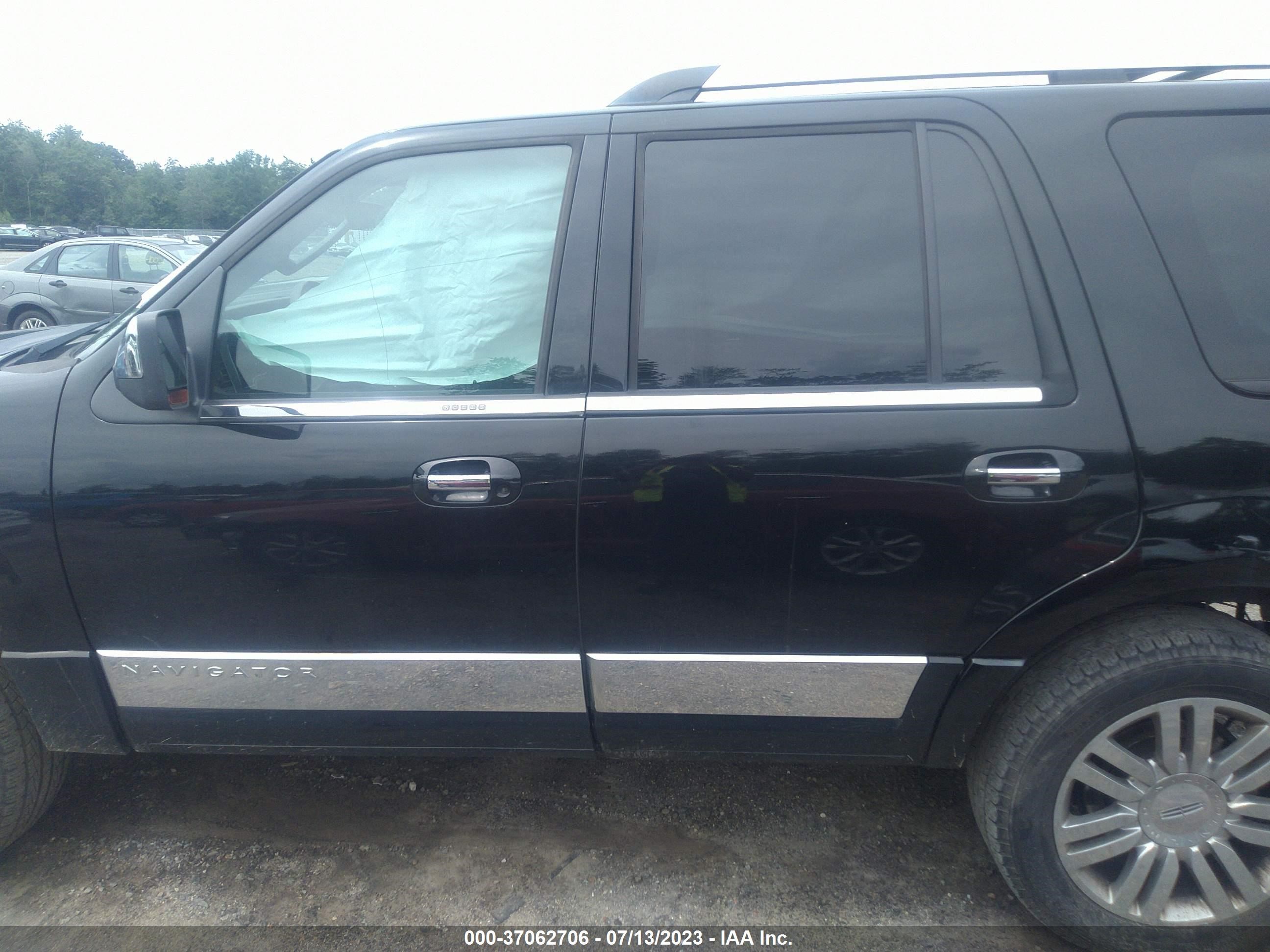 Photo 13 VIN: 5LMFU28557LJ13230 - LINCOLN NAVIGATOR 