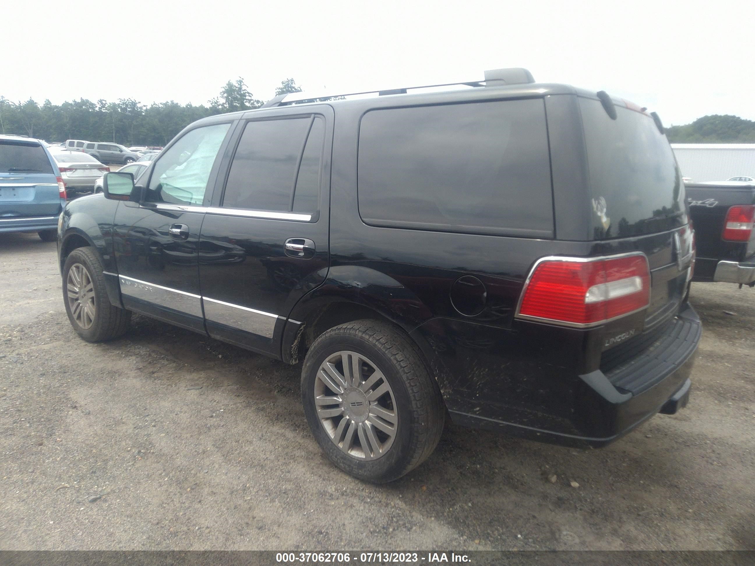 Photo 2 VIN: 5LMFU28557LJ13230 - LINCOLN NAVIGATOR 