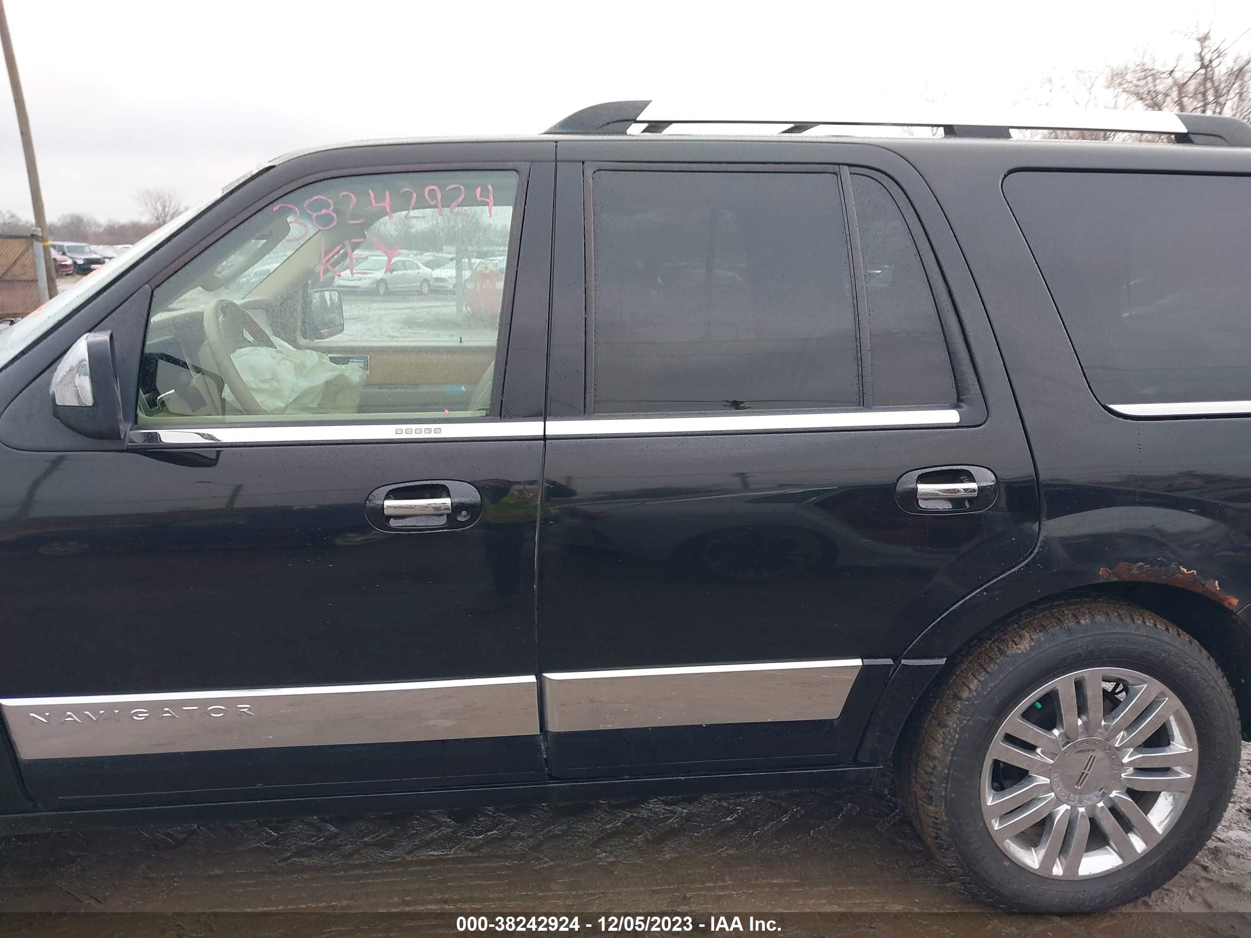 Photo 13 VIN: 5LMFU28568LJ04957 - LINCOLN NAVIGATOR 