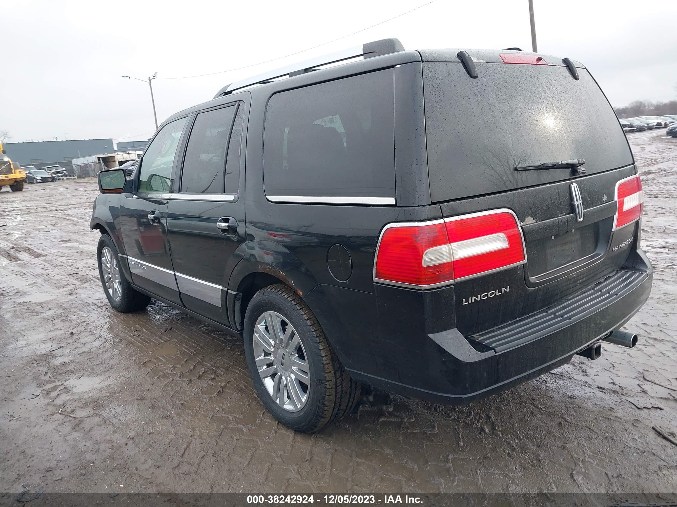 Photo 2 VIN: 5LMFU28568LJ04957 - LINCOLN NAVIGATOR 