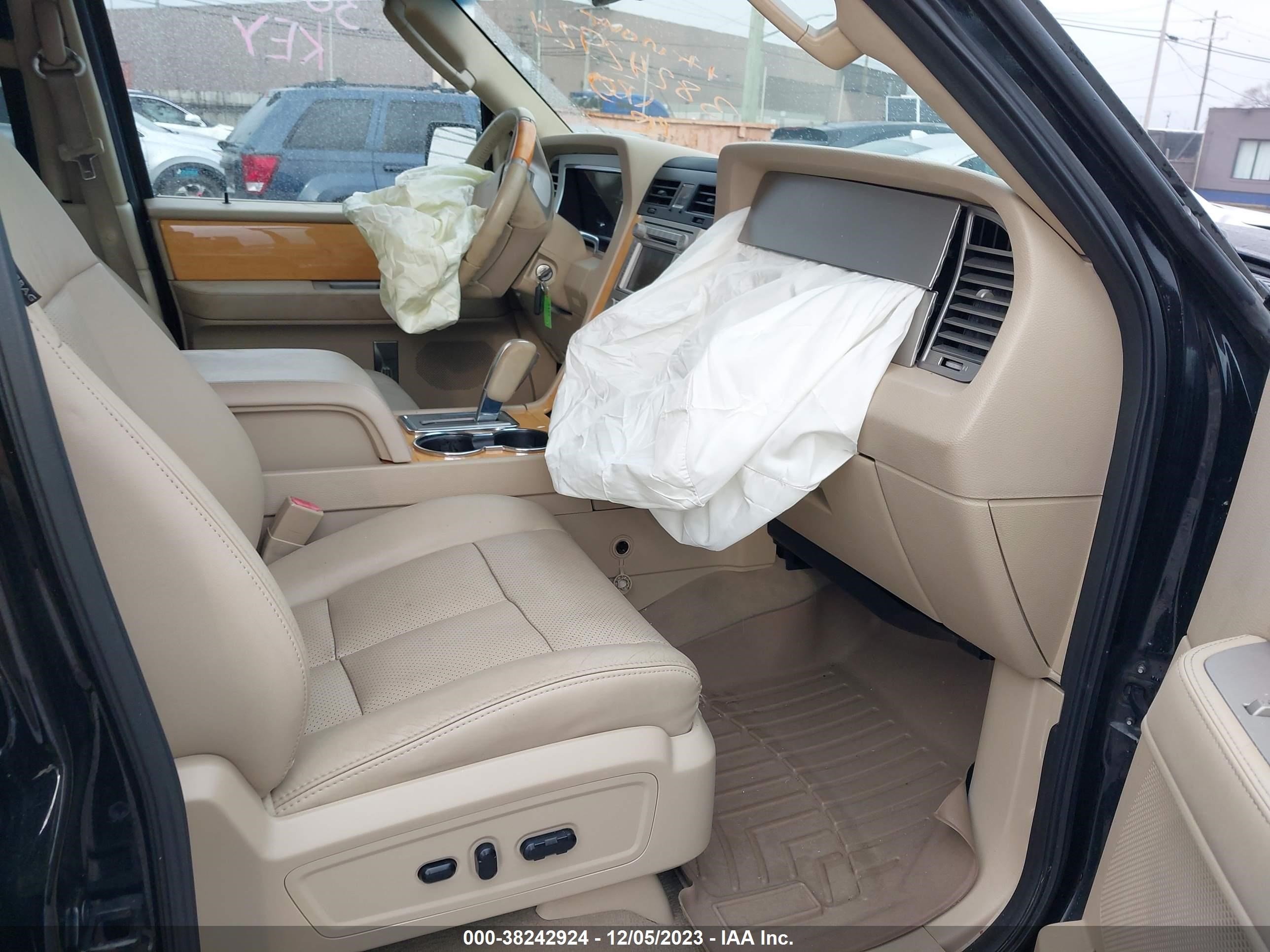 Photo 4 VIN: 5LMFU28568LJ04957 - LINCOLN NAVIGATOR 