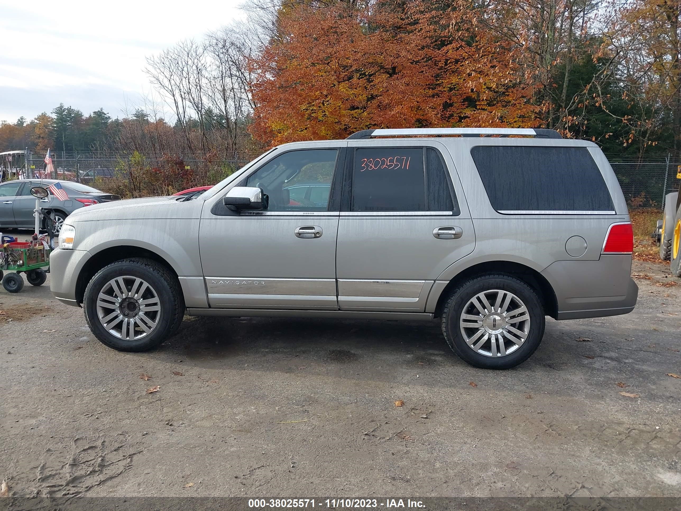 Photo 13 VIN: 5LMFU28568LJ07583 - LINCOLN NAVIGATOR 