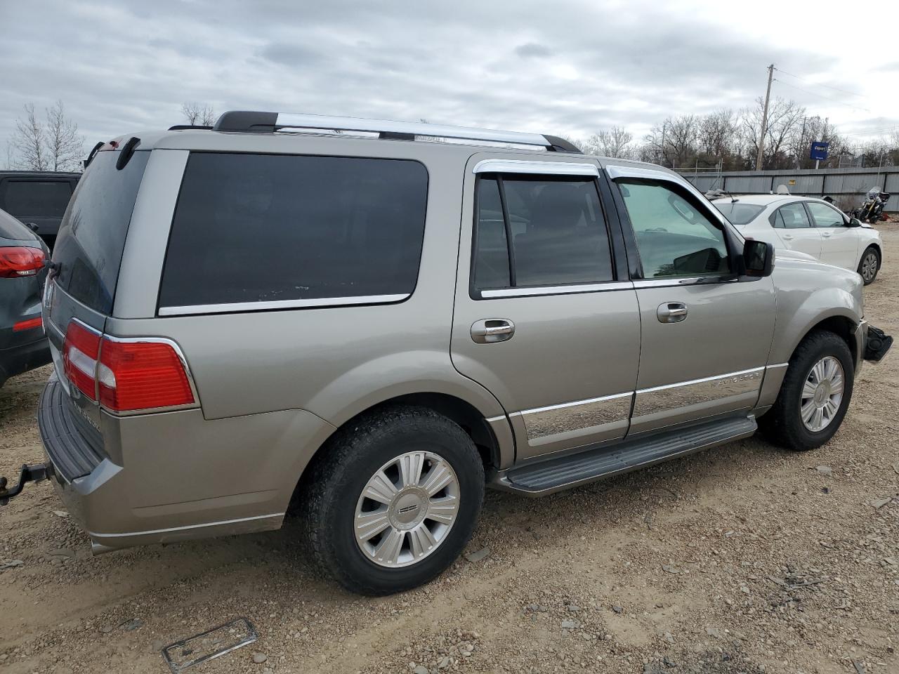 Photo 2 VIN: 5LMFU28588LJ21842 - LINCOLN NAVIGATOR 