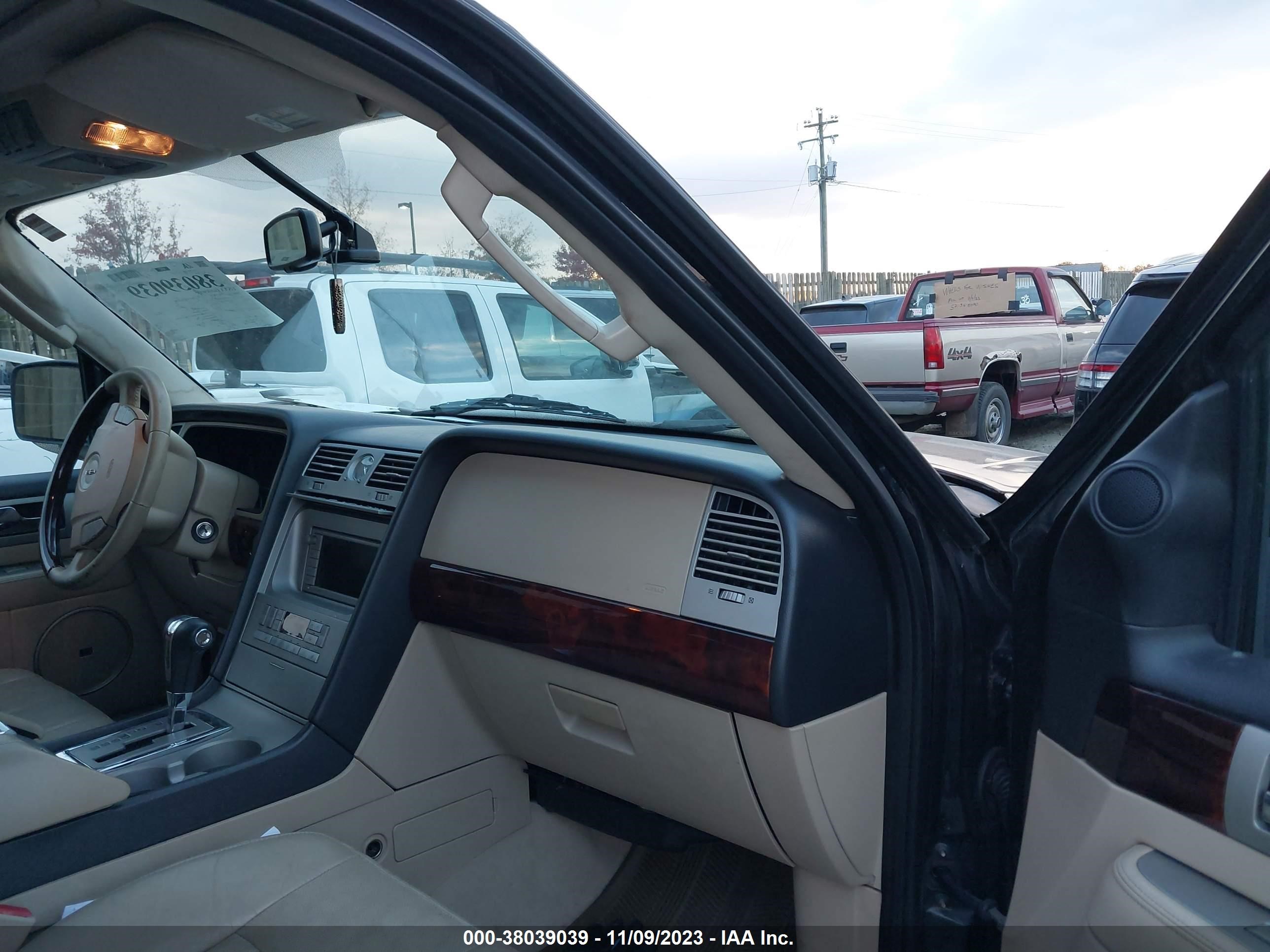 Photo 4 VIN: 5LMFU285X6LJ00357 - LINCOLN NAVIGATOR 