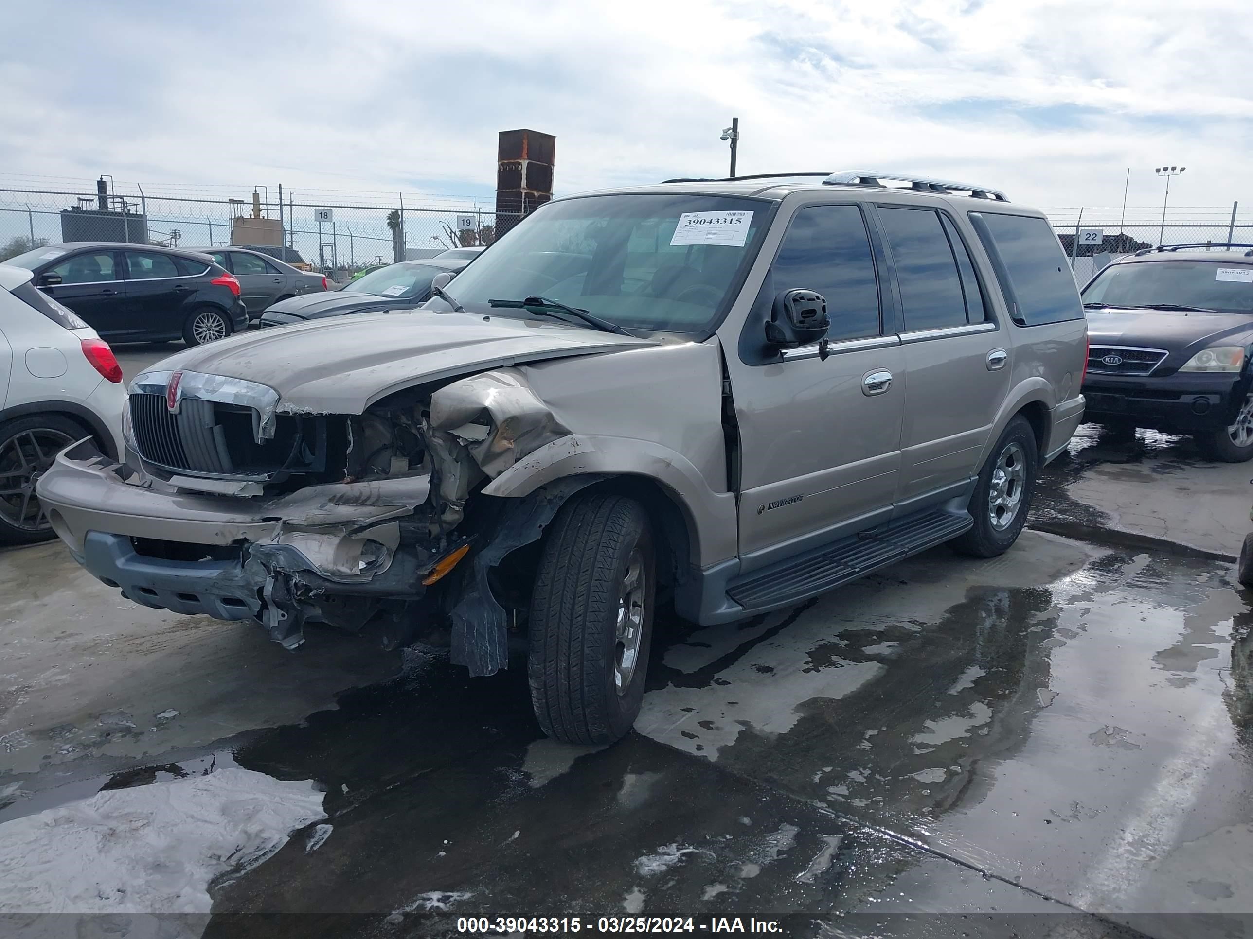 Photo 1 VIN: 5LMFU28A2YLJ38262 - LINCOLN NAVIGATOR 