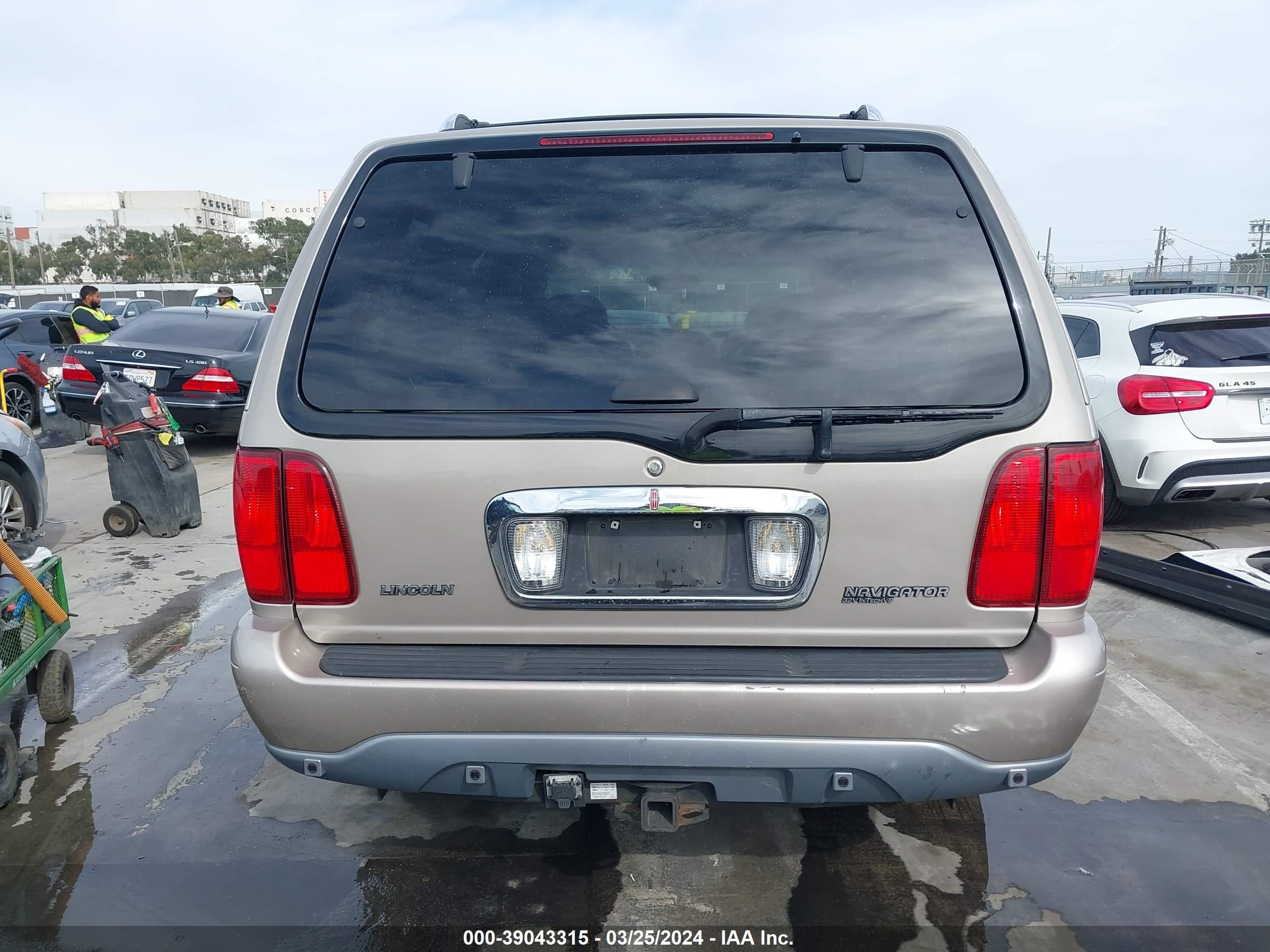 Photo 15 VIN: 5LMFU28A2YLJ38262 - LINCOLN NAVIGATOR 