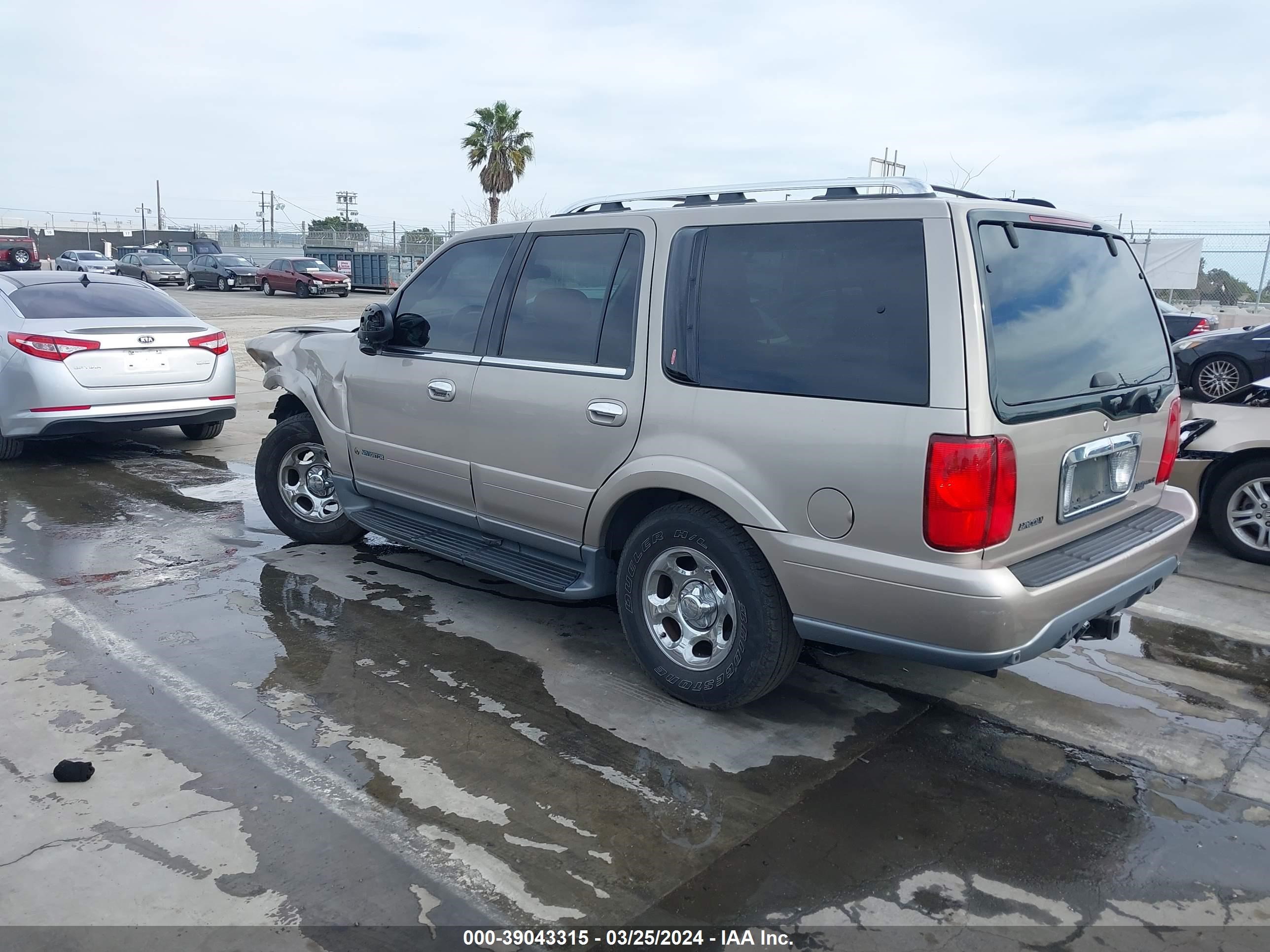 Photo 2 VIN: 5LMFU28A2YLJ38262 - LINCOLN NAVIGATOR 