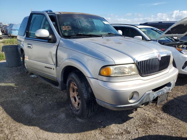 Photo 3 VIN: 5LMFU28A7YLJ21909 - LINCOLN NAVIGATOR 