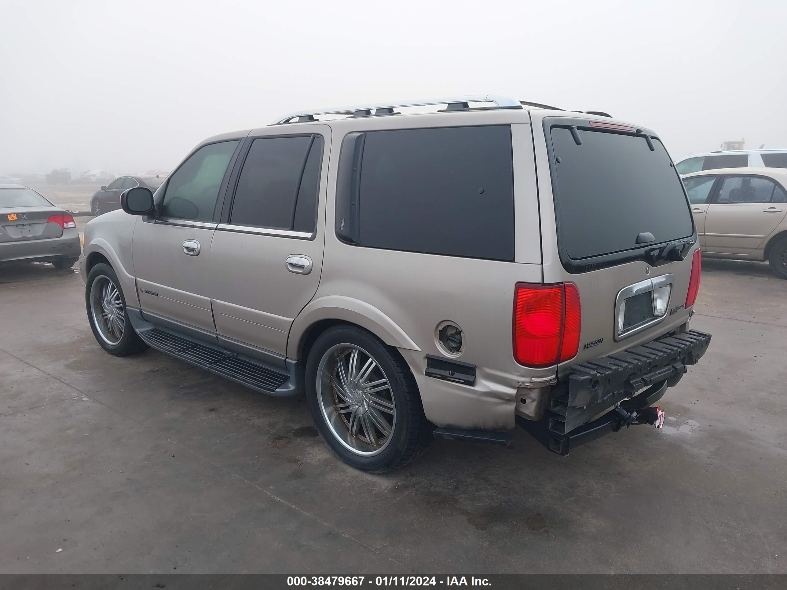 Photo 2 VIN: 5LMFU28A8YLJ22552 - LINCOLN NAVIGATOR 