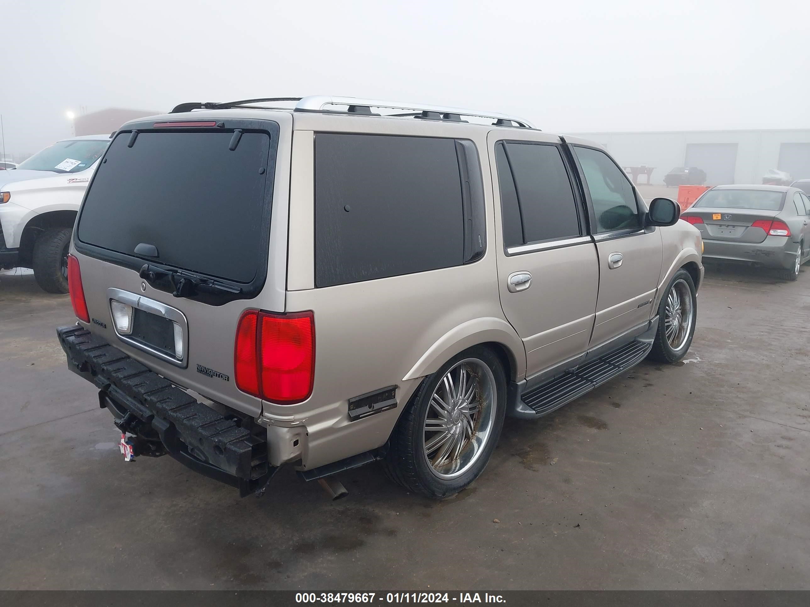 Photo 3 VIN: 5LMFU28A8YLJ22552 - LINCOLN NAVIGATOR 