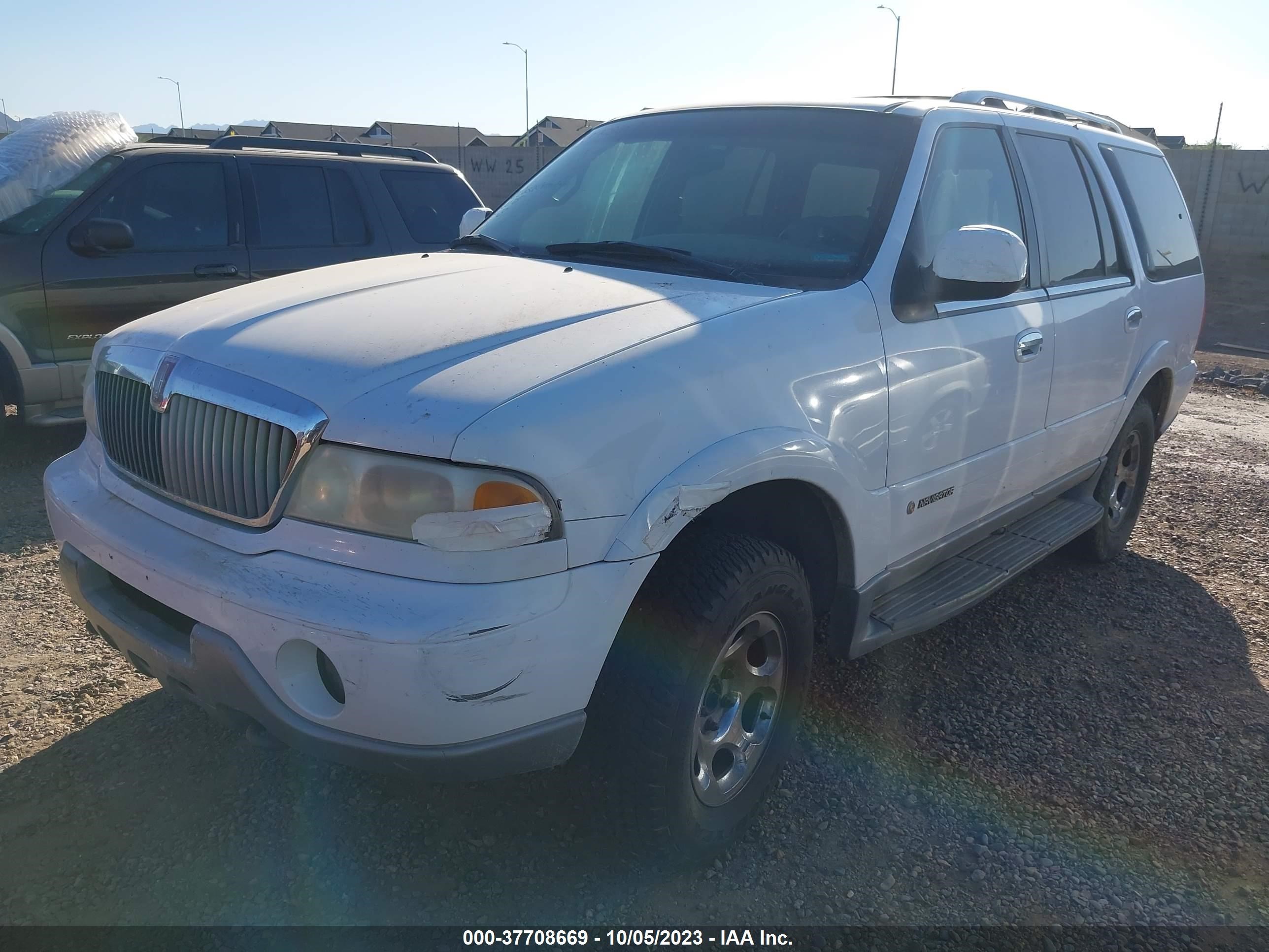 Photo 1 VIN: 5LMFU28A8YLJ40078 - LINCOLN NAVIGATOR 