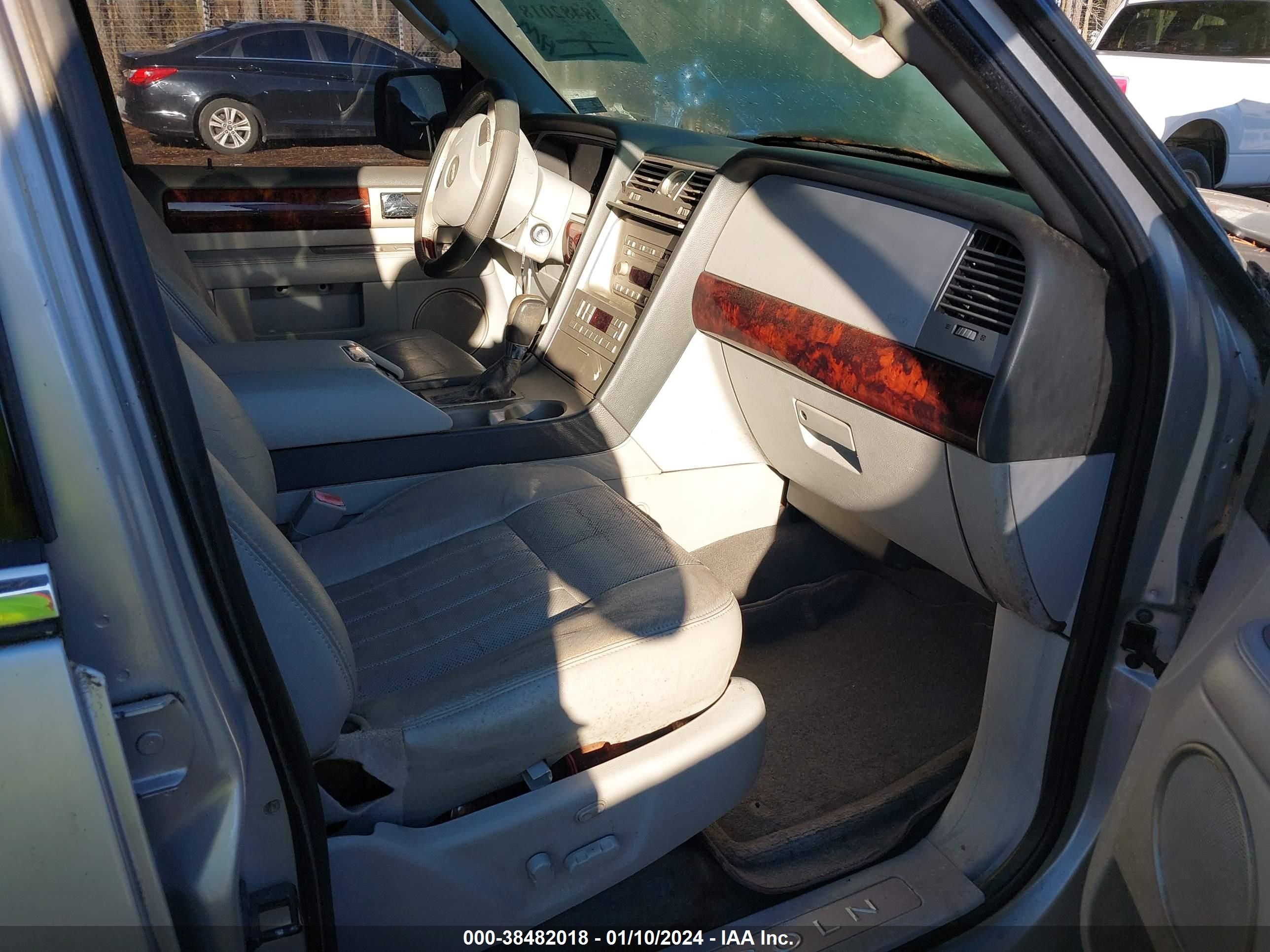 Photo 4 VIN: 5LMFU28R14LJ30718 - LINCOLN NAVIGATOR 