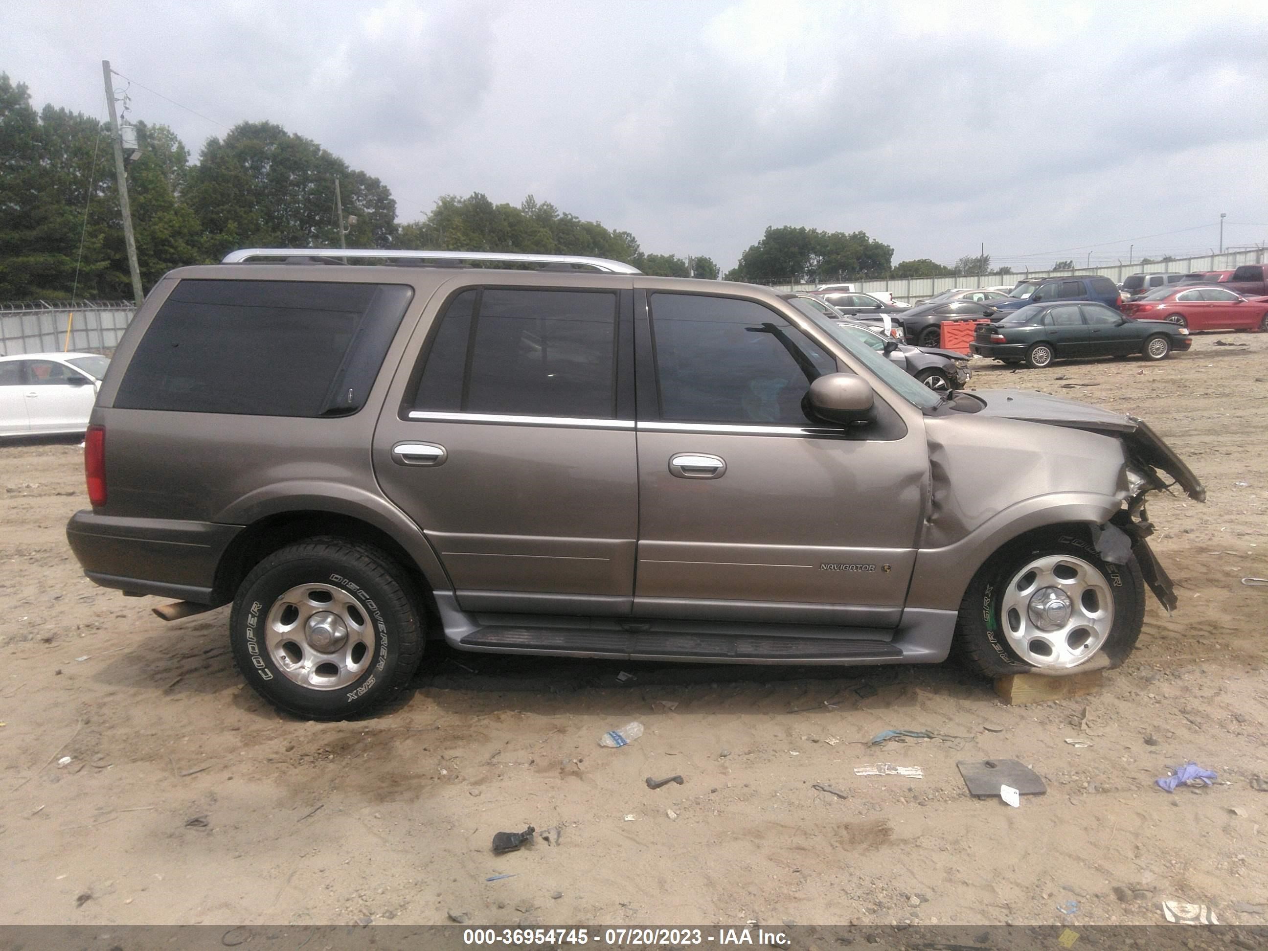 Photo 12 VIN: 5LMFU28R72LJ10938 - LINCOLN NAVIGATOR 