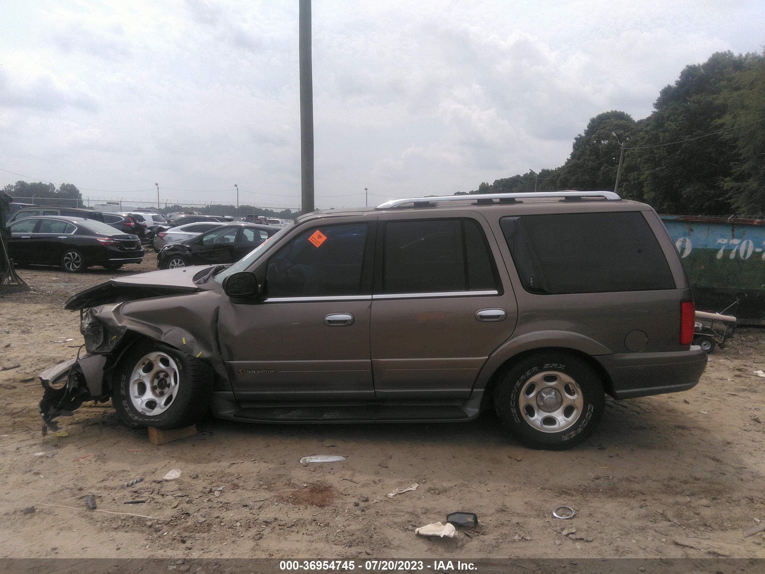 Photo 13 VIN: 5LMFU28R72LJ10938 - LINCOLN NAVIGATOR 