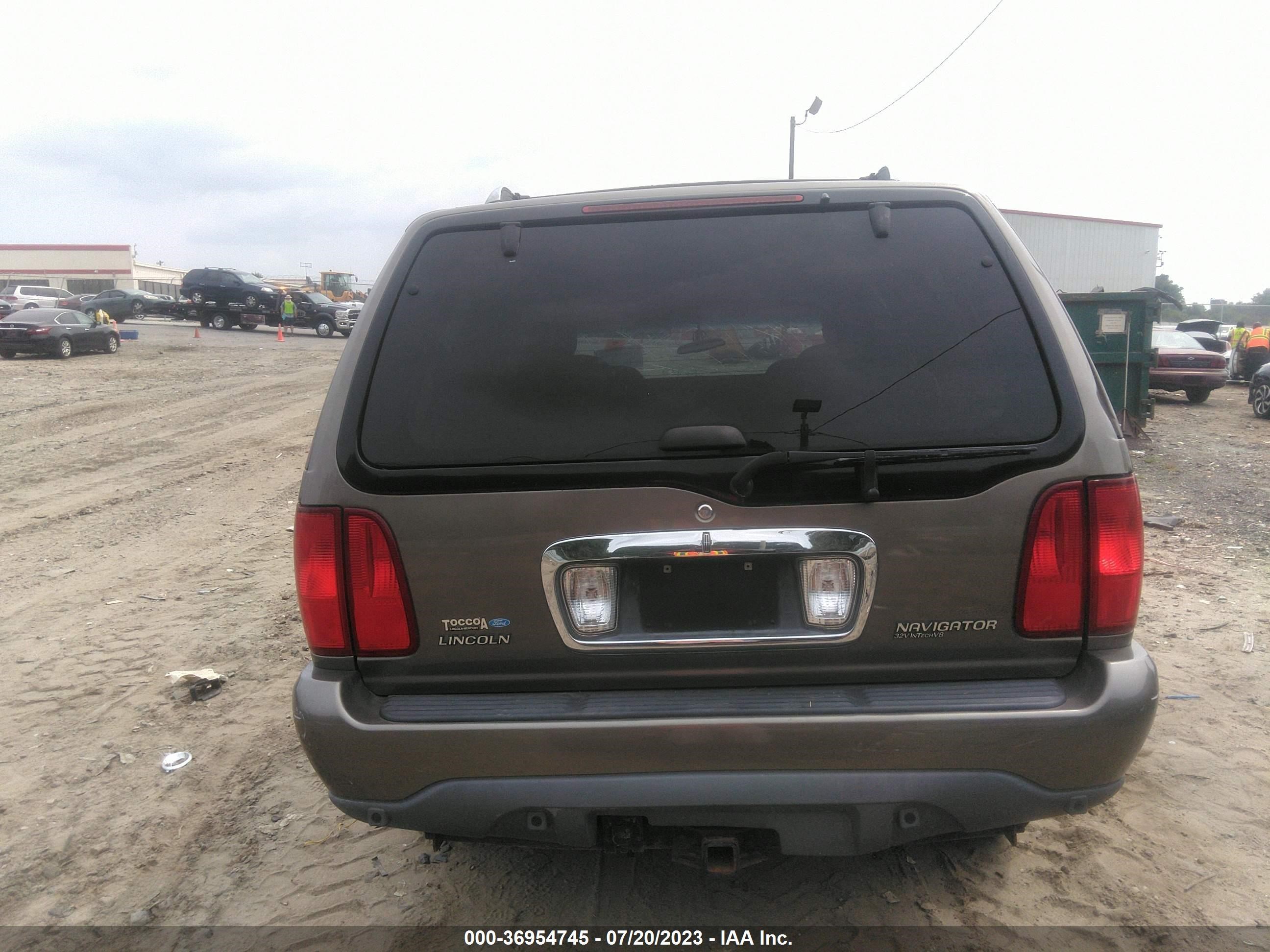 Photo 15 VIN: 5LMFU28R72LJ10938 - LINCOLN NAVIGATOR 