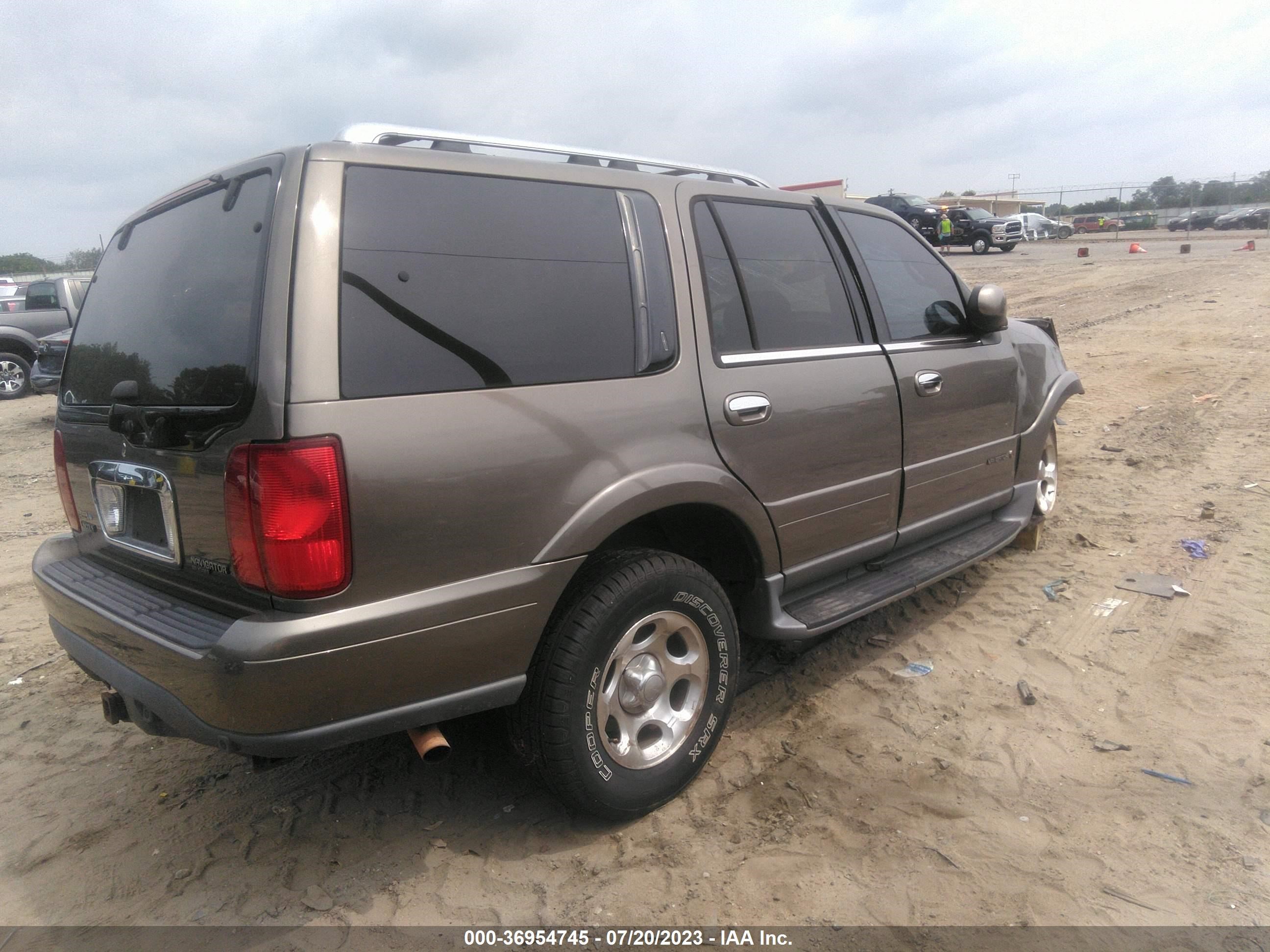 Photo 3 VIN: 5LMFU28R72LJ10938 - LINCOLN NAVIGATOR 