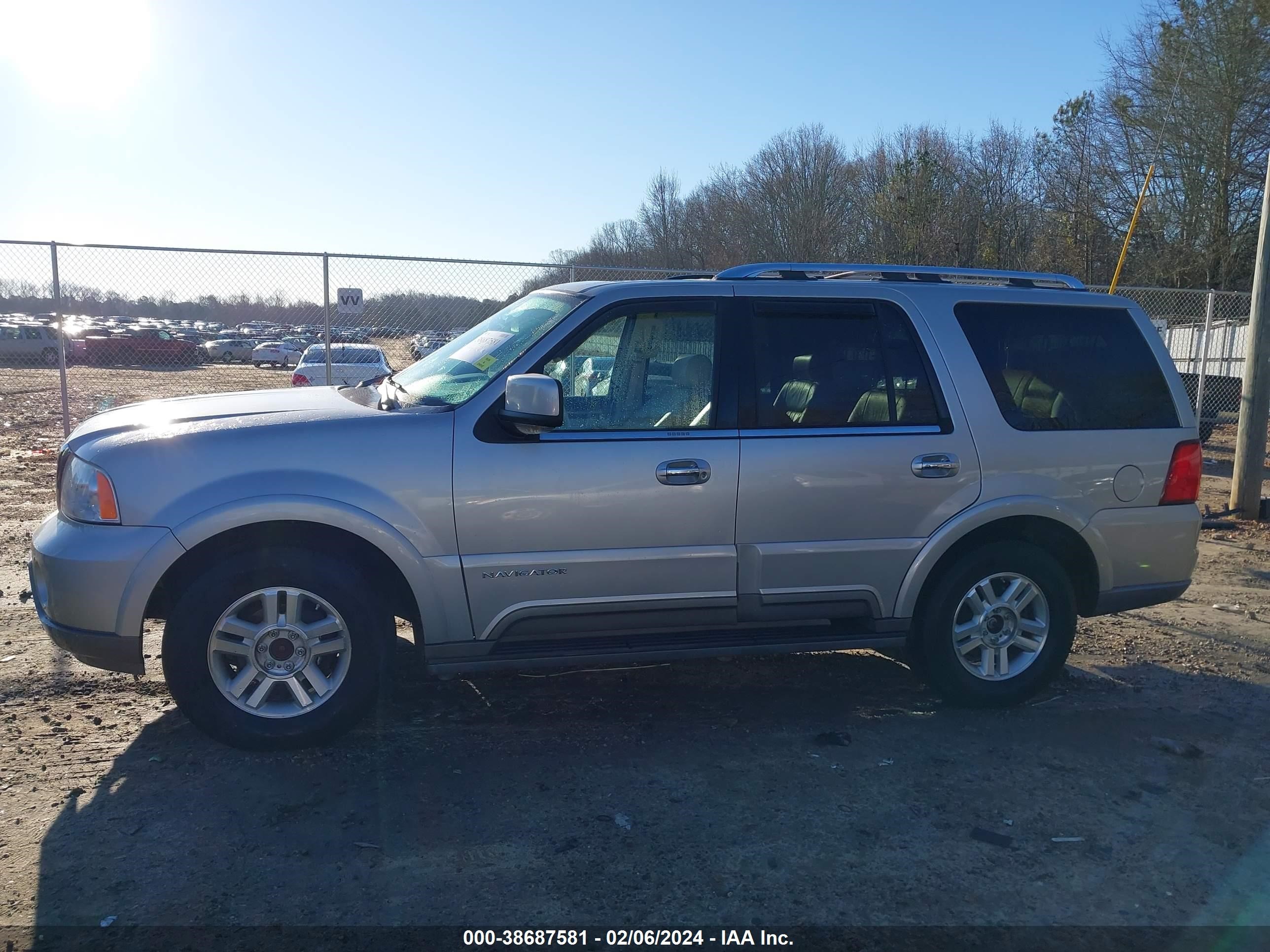 Photo 13 VIN: 5LMFU28R94LJ02570 - LINCOLN NAVIGATOR 