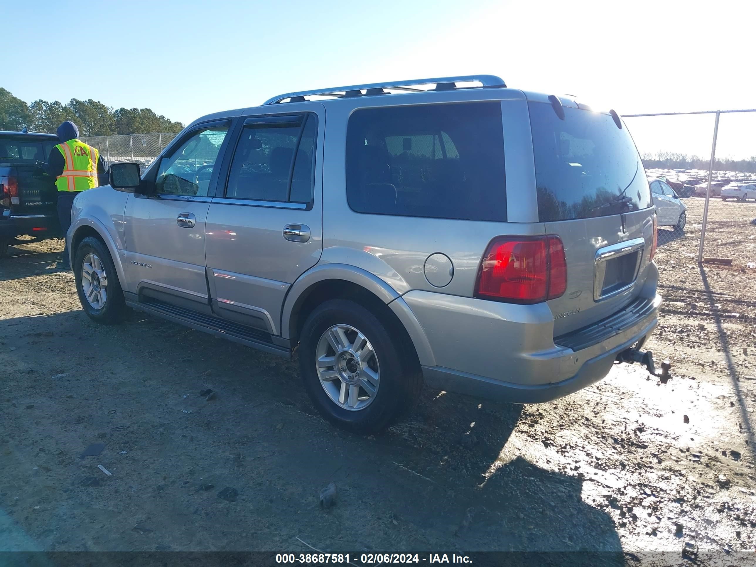 Photo 2 VIN: 5LMFU28R94LJ02570 - LINCOLN NAVIGATOR 