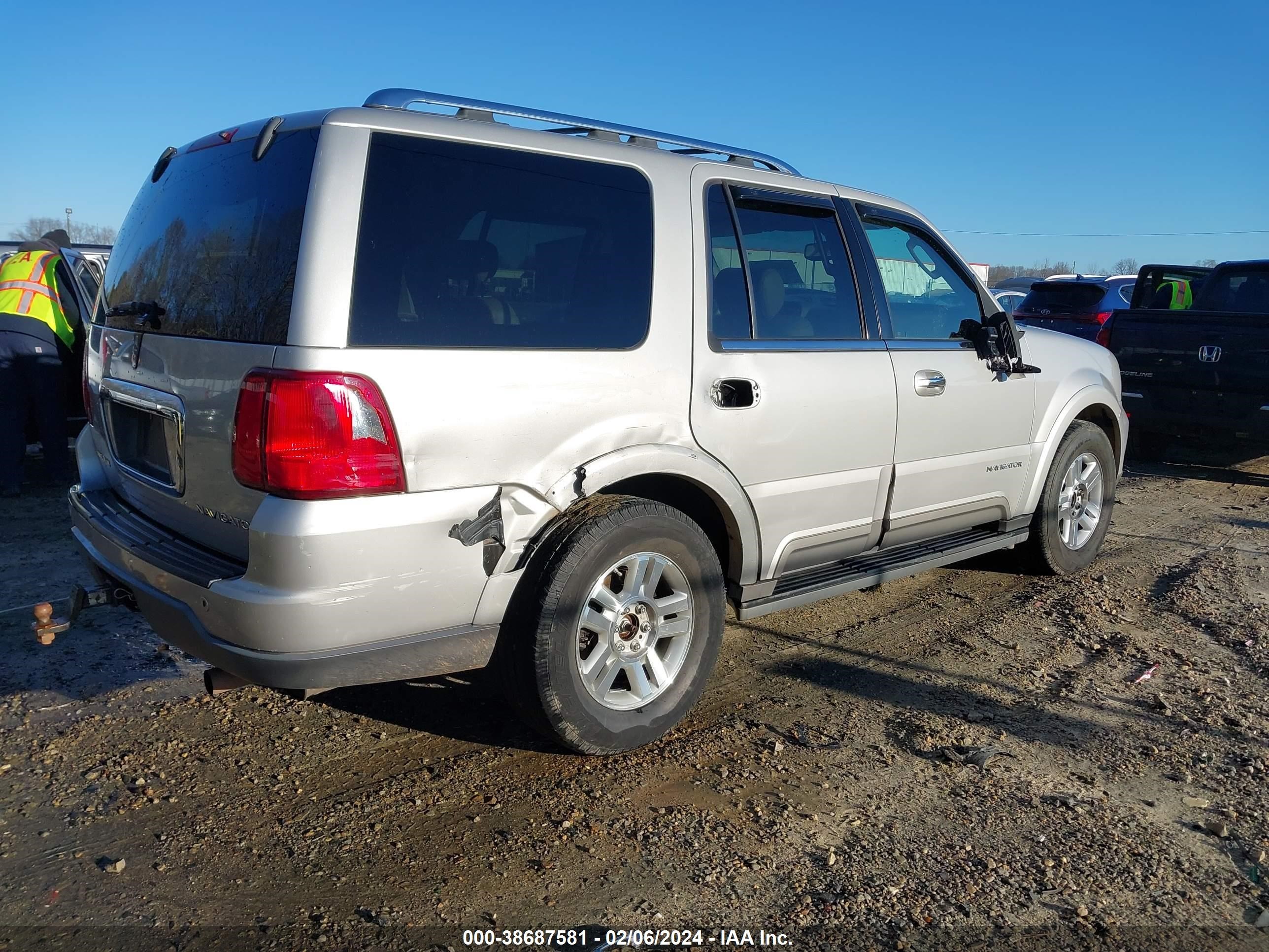 Photo 3 VIN: 5LMFU28R94LJ02570 - LINCOLN NAVIGATOR 