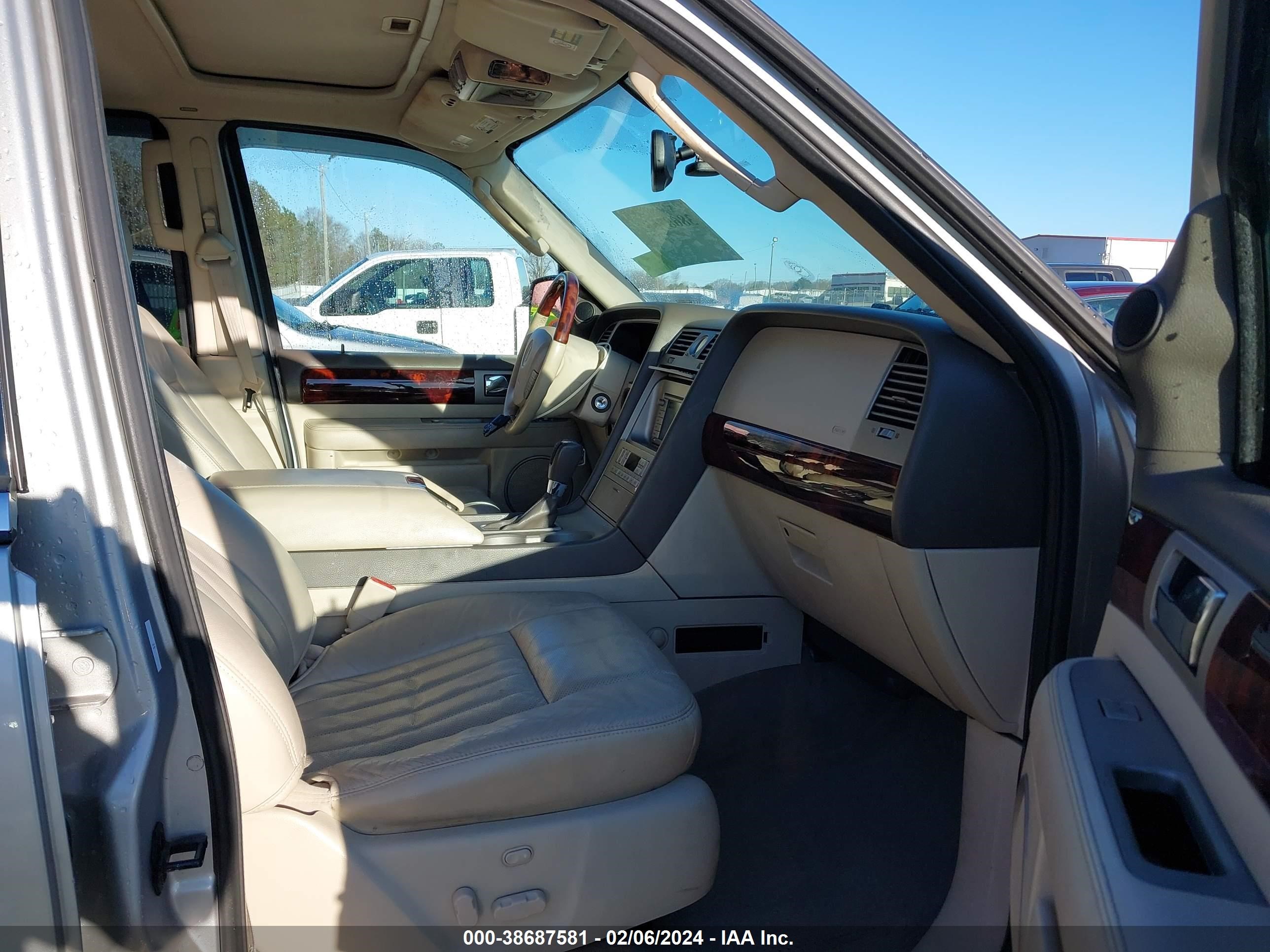 Photo 4 VIN: 5LMFU28R94LJ02570 - LINCOLN NAVIGATOR 