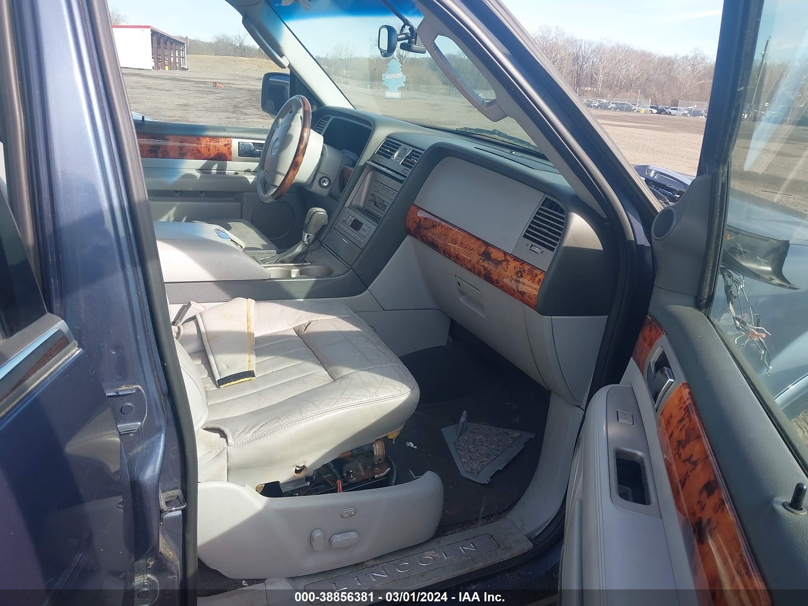 Photo 4 VIN: 5LMFU28R94LJ02648 - LINCOLN NAVIGATOR 