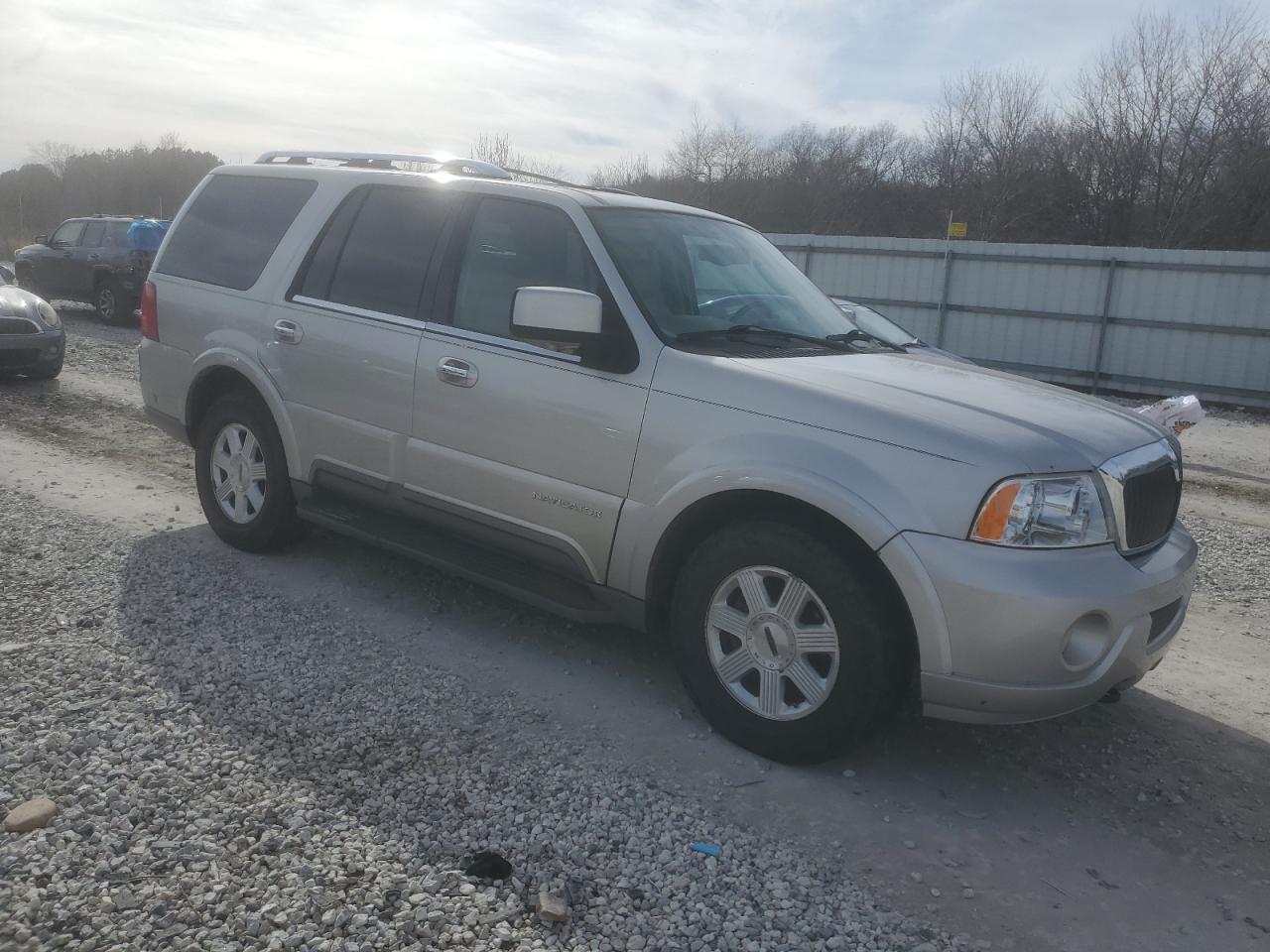 Photo 3 VIN: 5LMFU28RX4LJ21130 - LINCOLN NAVIGATOR 