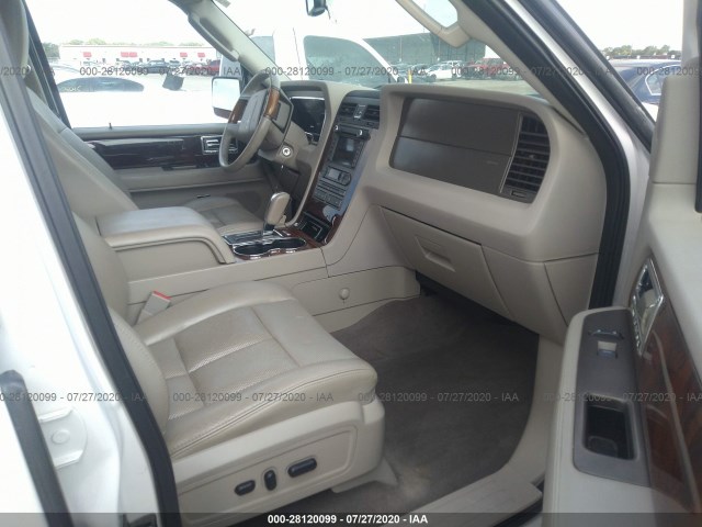 Photo 4 VIN: 5LMJJ2H51BEJ06209 - LINCOLN NAVIGATOR 