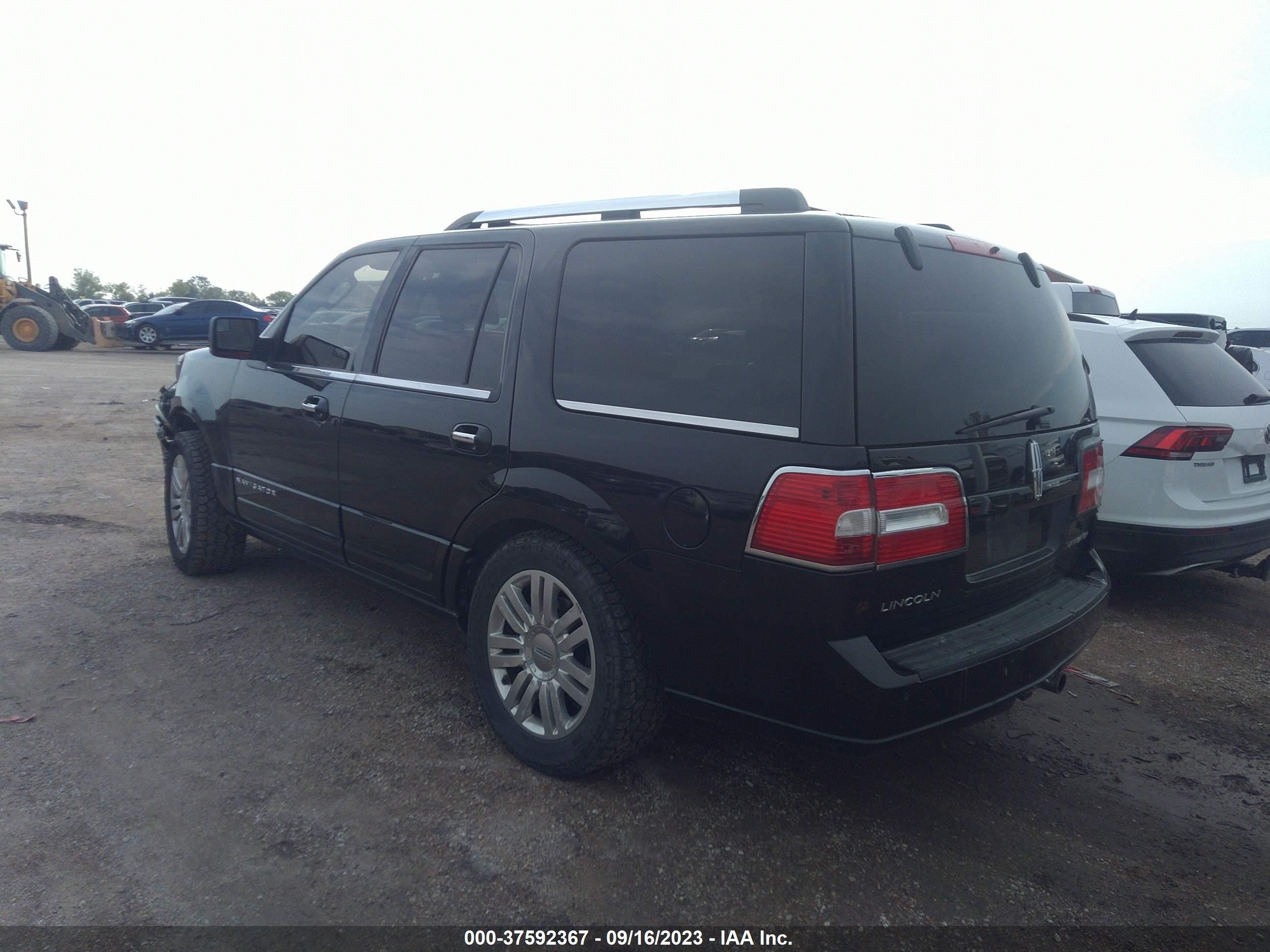 Photo 2 VIN: 5LMJJ2H52CEL09109 - LINCOLN NAVIGATOR 