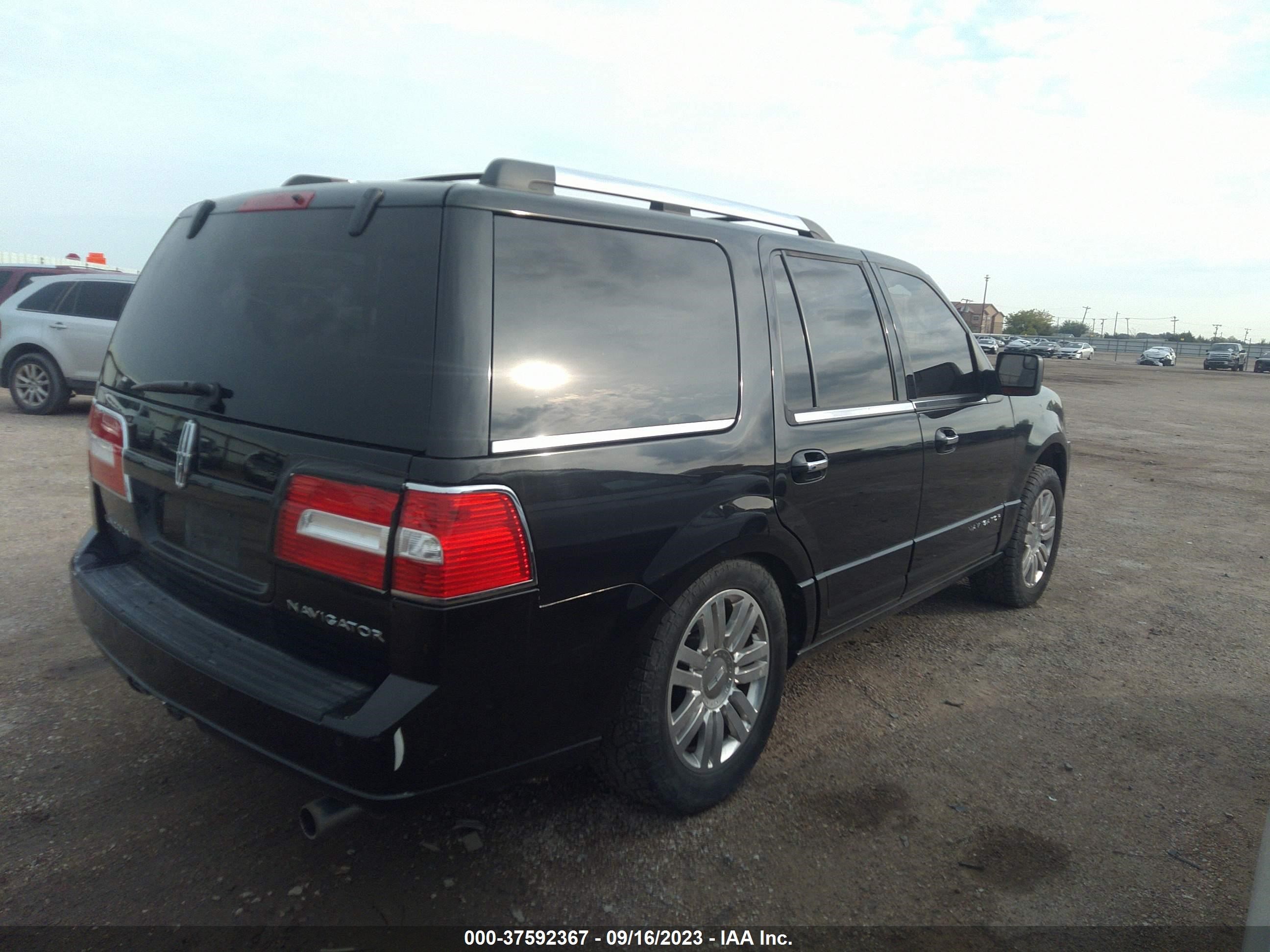 Photo 3 VIN: 5LMJJ2H52CEL09109 - LINCOLN NAVIGATOR 